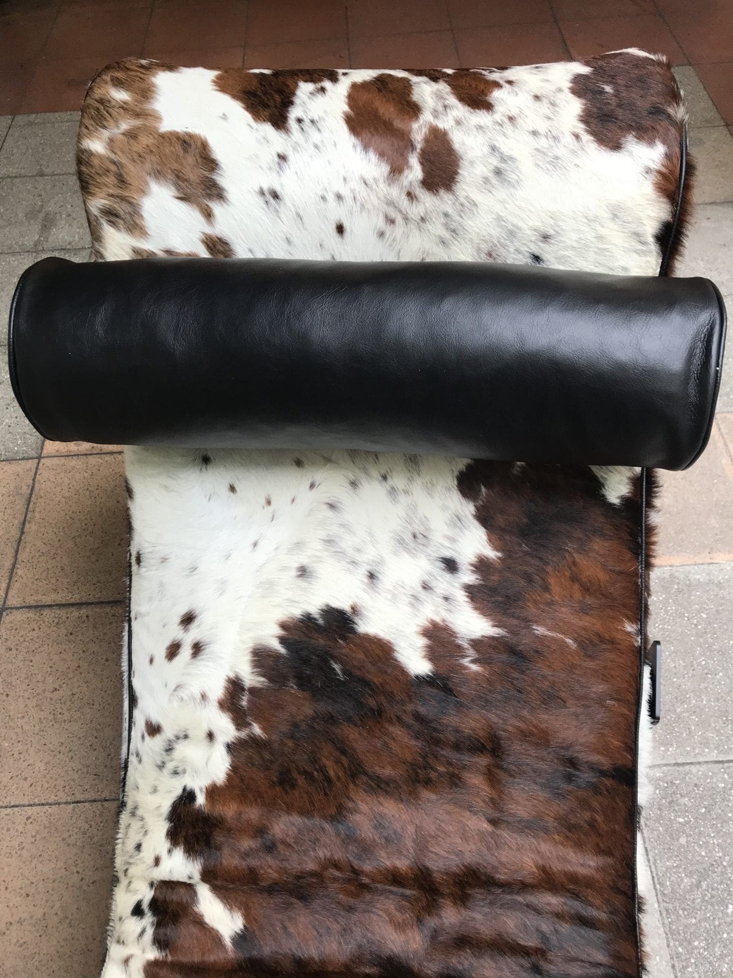 Le Corbusier –  LC4 peau de vache BI-TON  – 2015