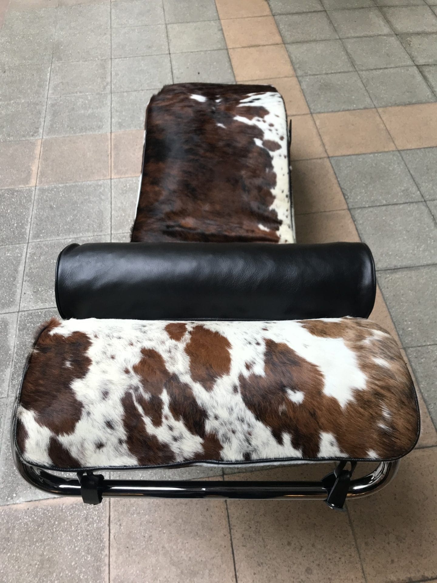 Le Corbusier –  LC4 peau de vache BI-TON  – 2015