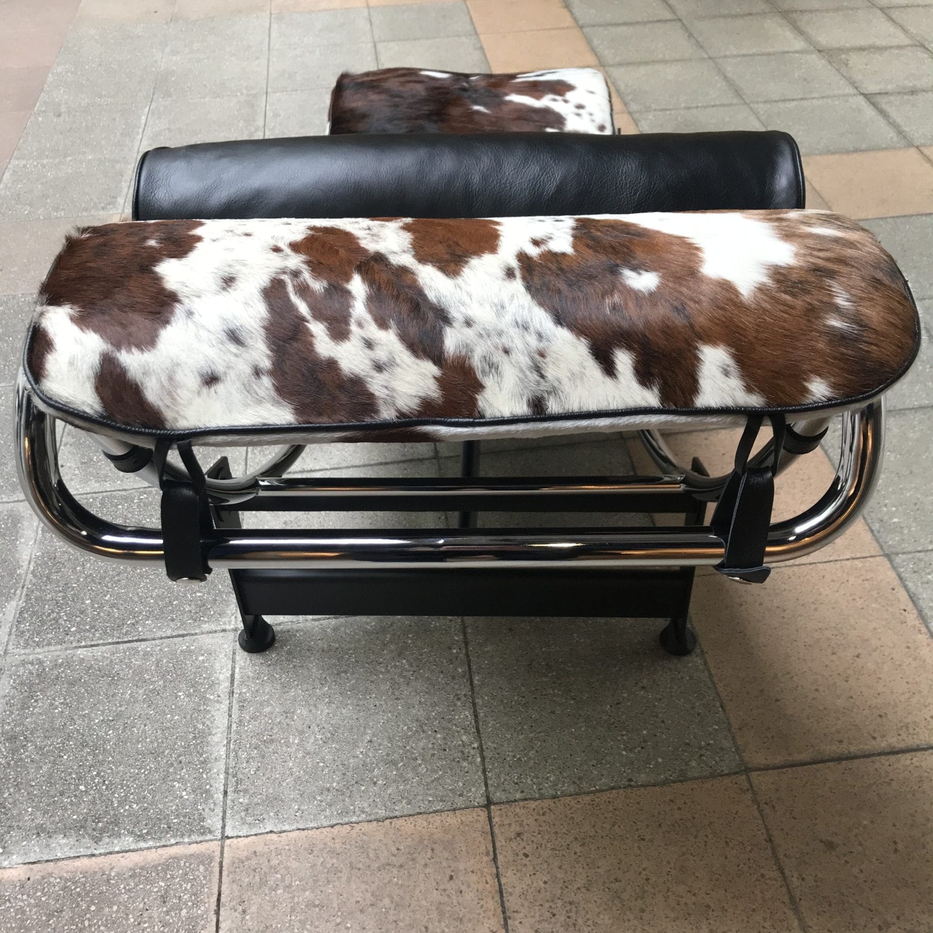Le Corbusier –  LC4 peau de vache BI-TON  – 2015