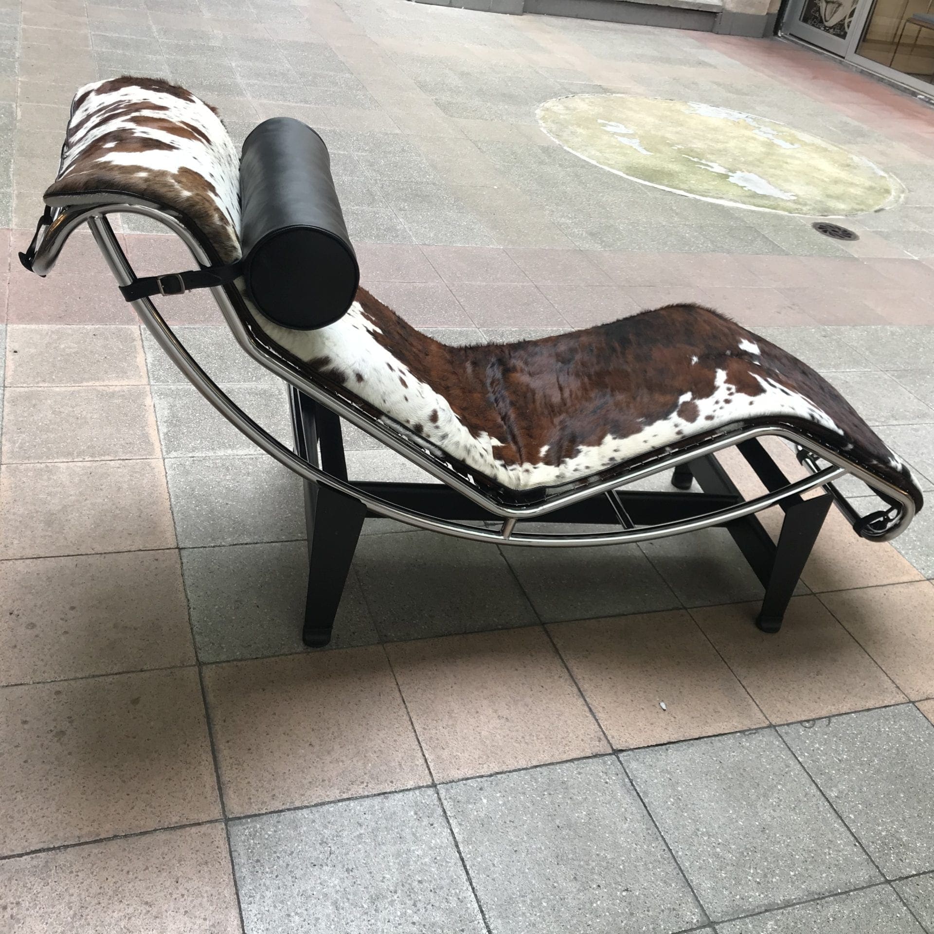 Le Corbusier –  LC4 peau de vache BI-TON  – 2015
