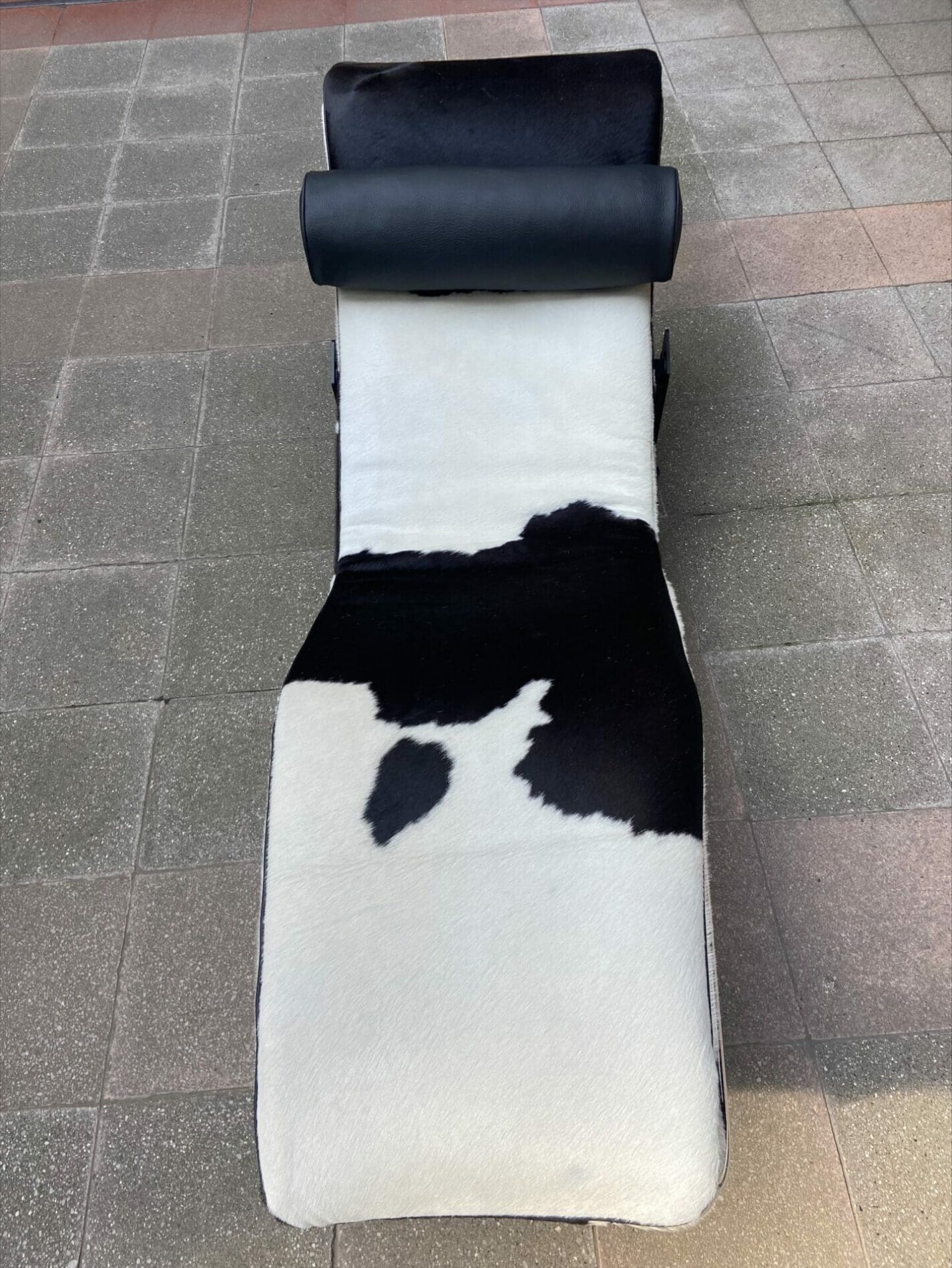 Le Corbusier et Charlotte Perriand – LC4 occasion N&B 3