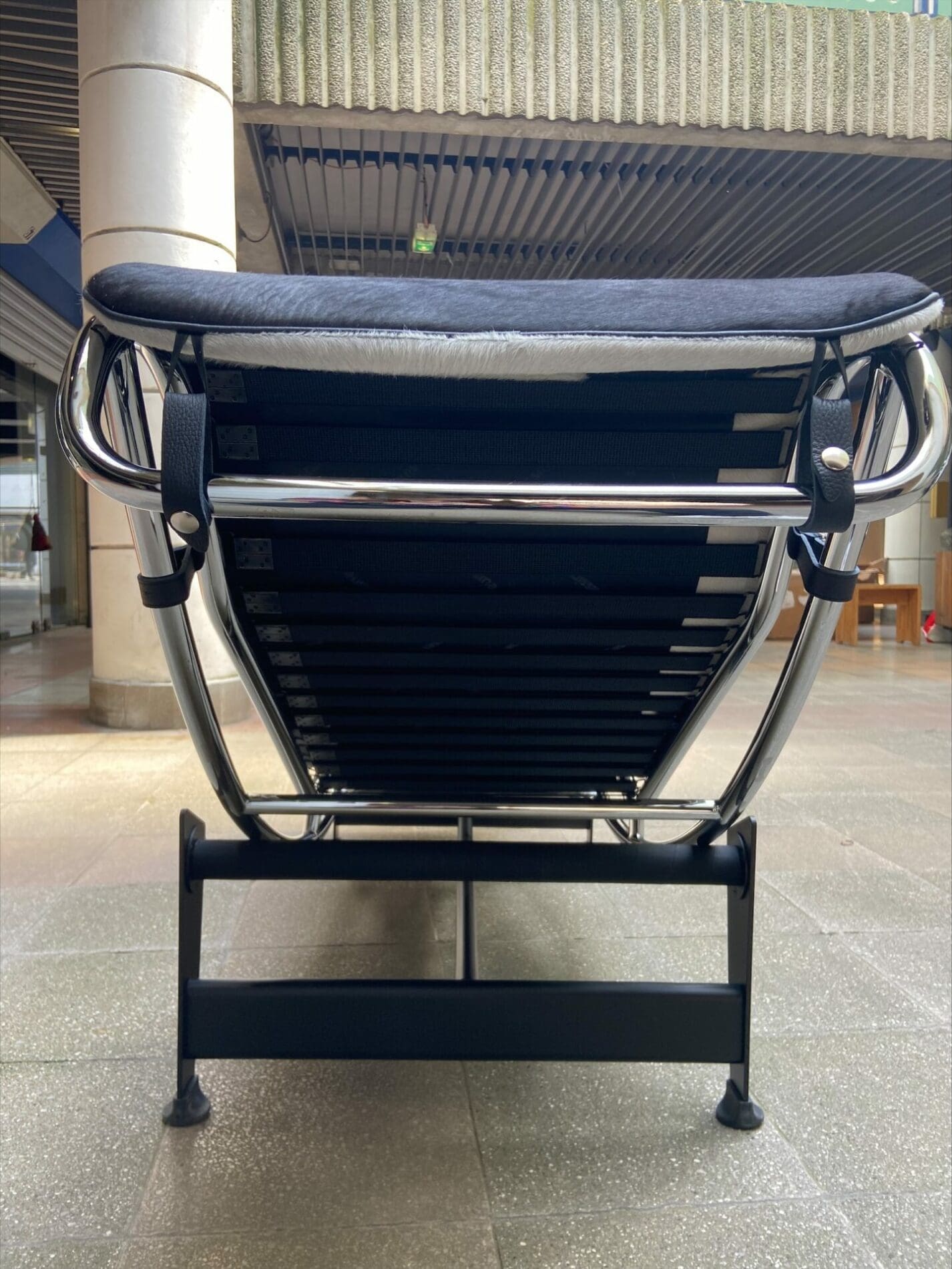 Le Corbusier et Charlotte Perriand – LC4 occasion N&B 3