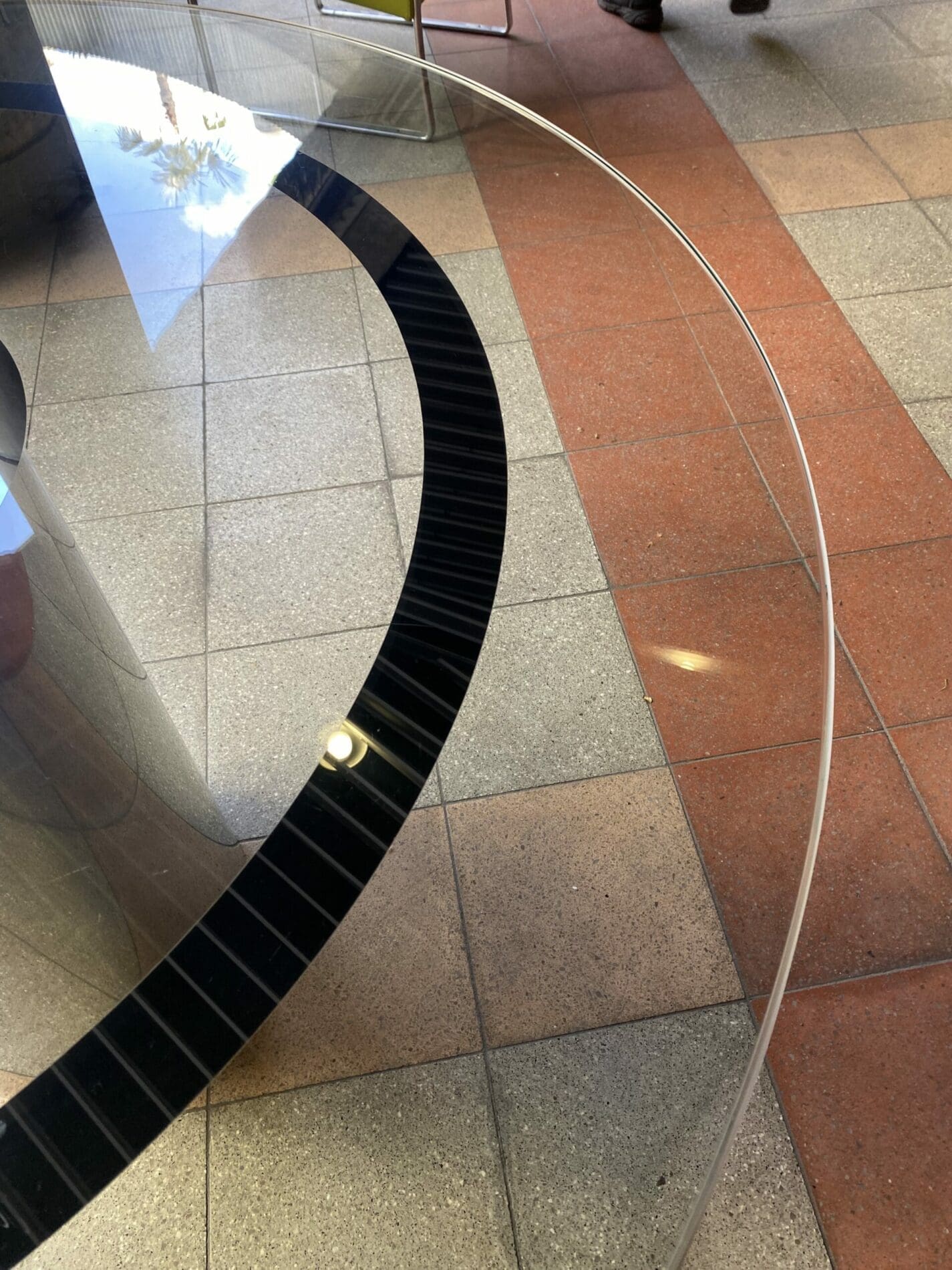 Table basse chromée et verre, circa 1990