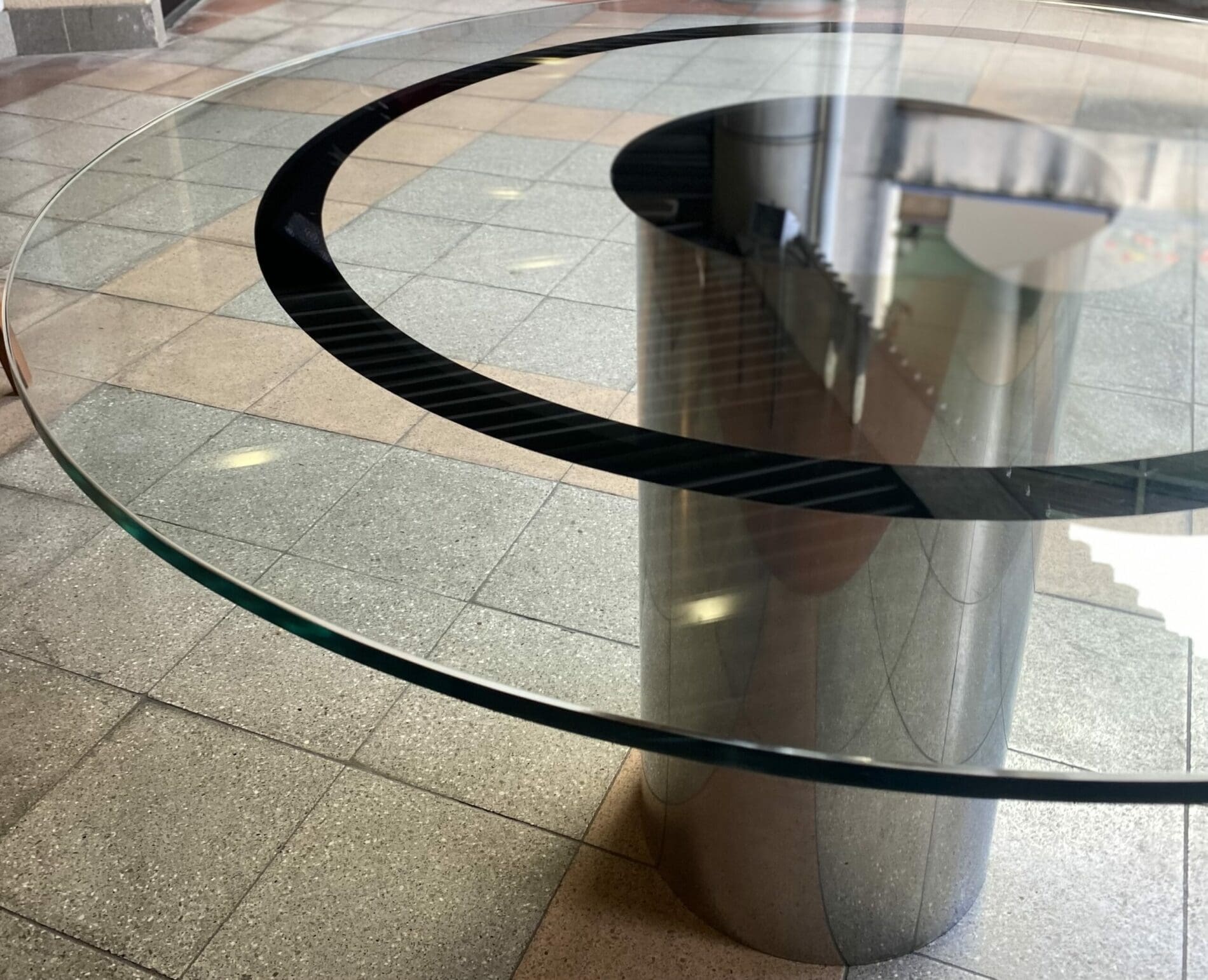 Table basse chromée et verre, circa 1990