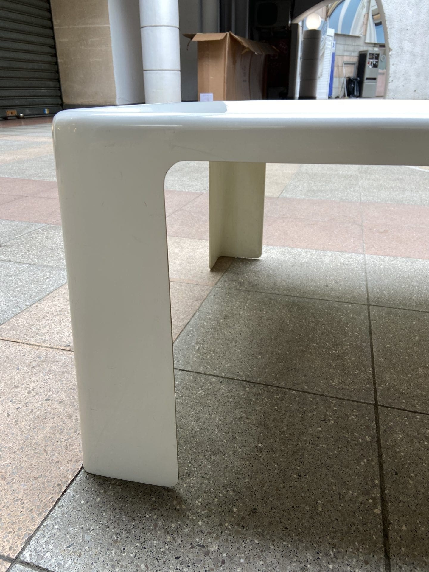 Mario Bellini – Table basse monocoque Amanta