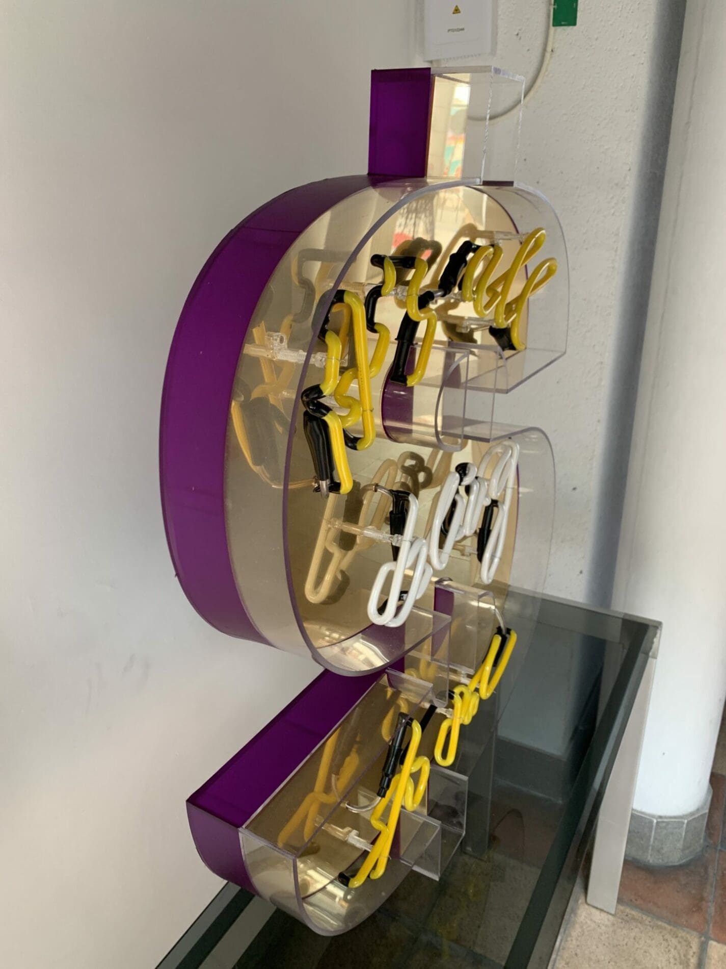 Maximilian Wiedemann – Lampe néon « It&rsquo;s all bling to me »