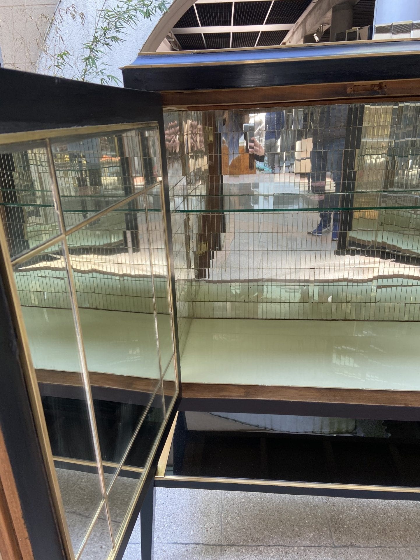 Meuble Bar vintage noir, verre et laiton, années 1950-60