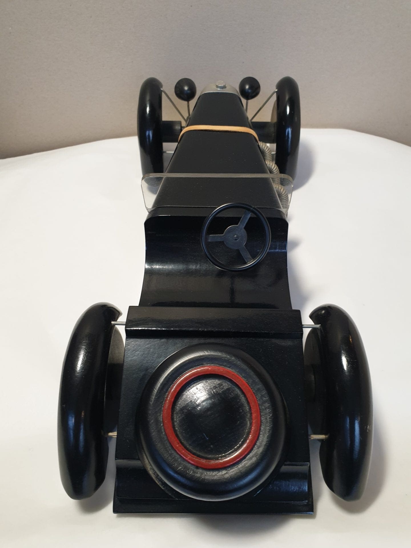 Michel Aroutcheff – Voiture Mercedes SSKL 1931 en bois