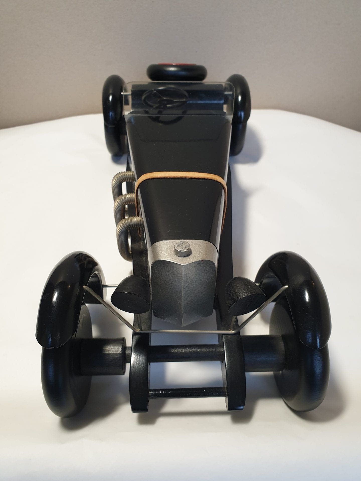 Michel Aroutcheff – Voiture Mercedes SSKL 1931 en bois