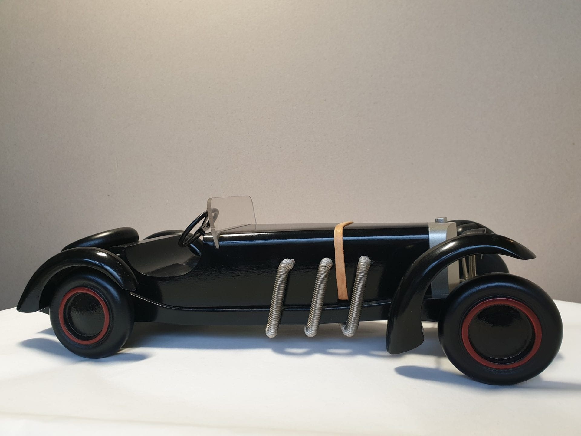 Michel Aroutcheff – Voiture Mercedes SSKL 1931 en bois