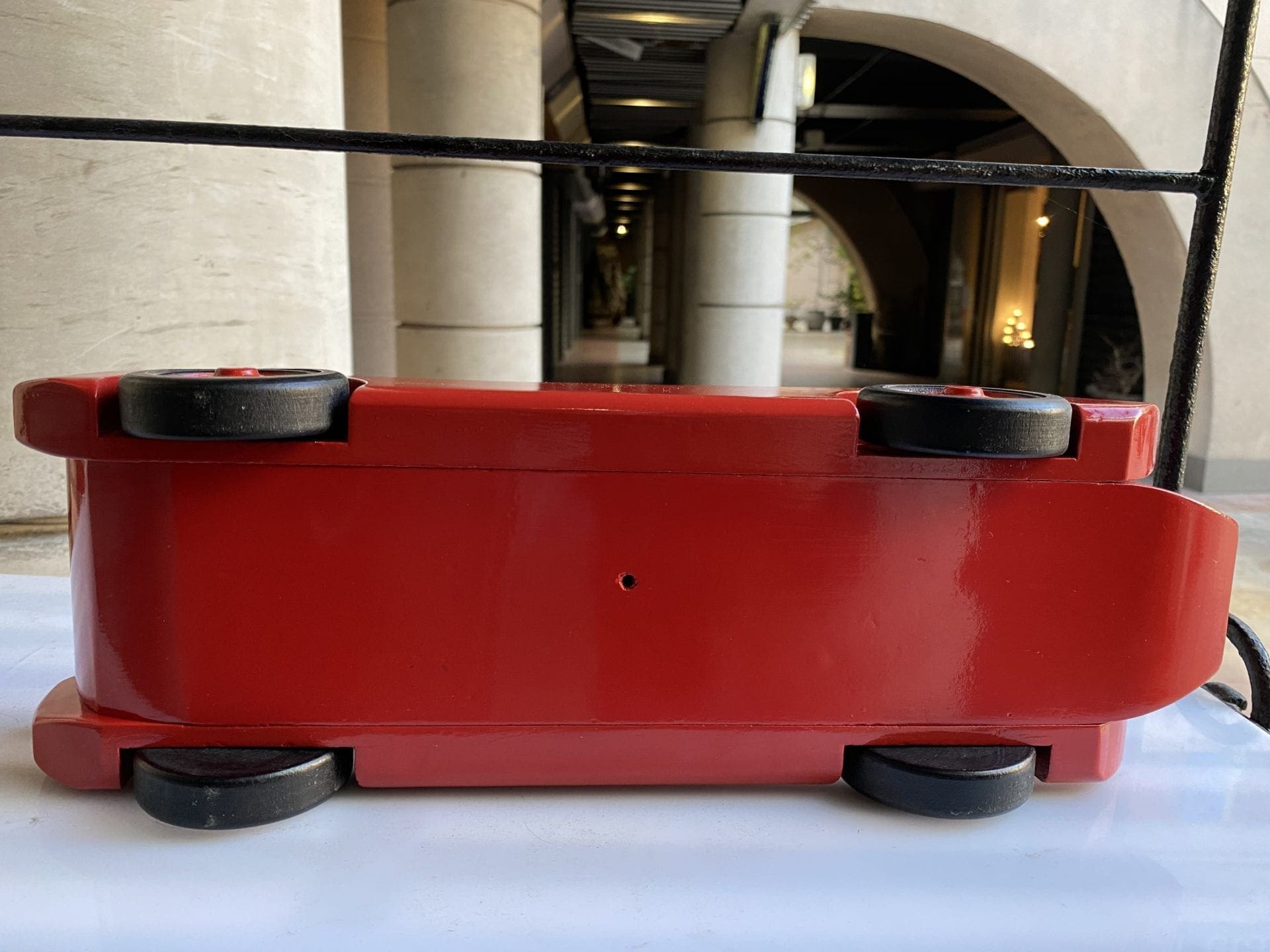 Michel Aroutcheff pour Vilac – Voiture en bois – Ferrari