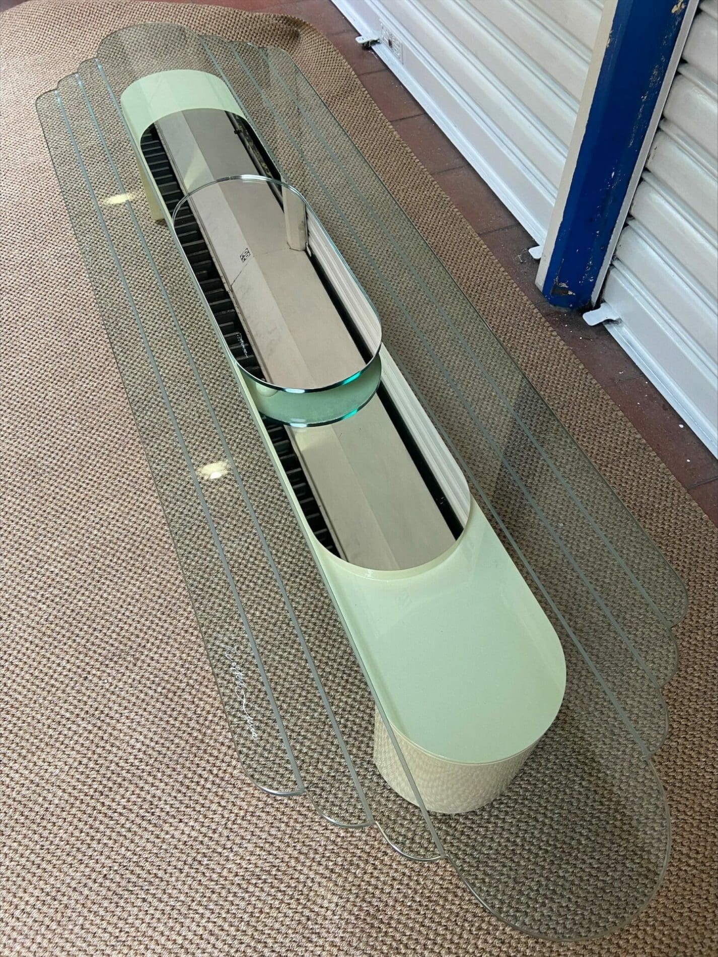 Mister Luna – Table basse verre et bois laqué (1970)