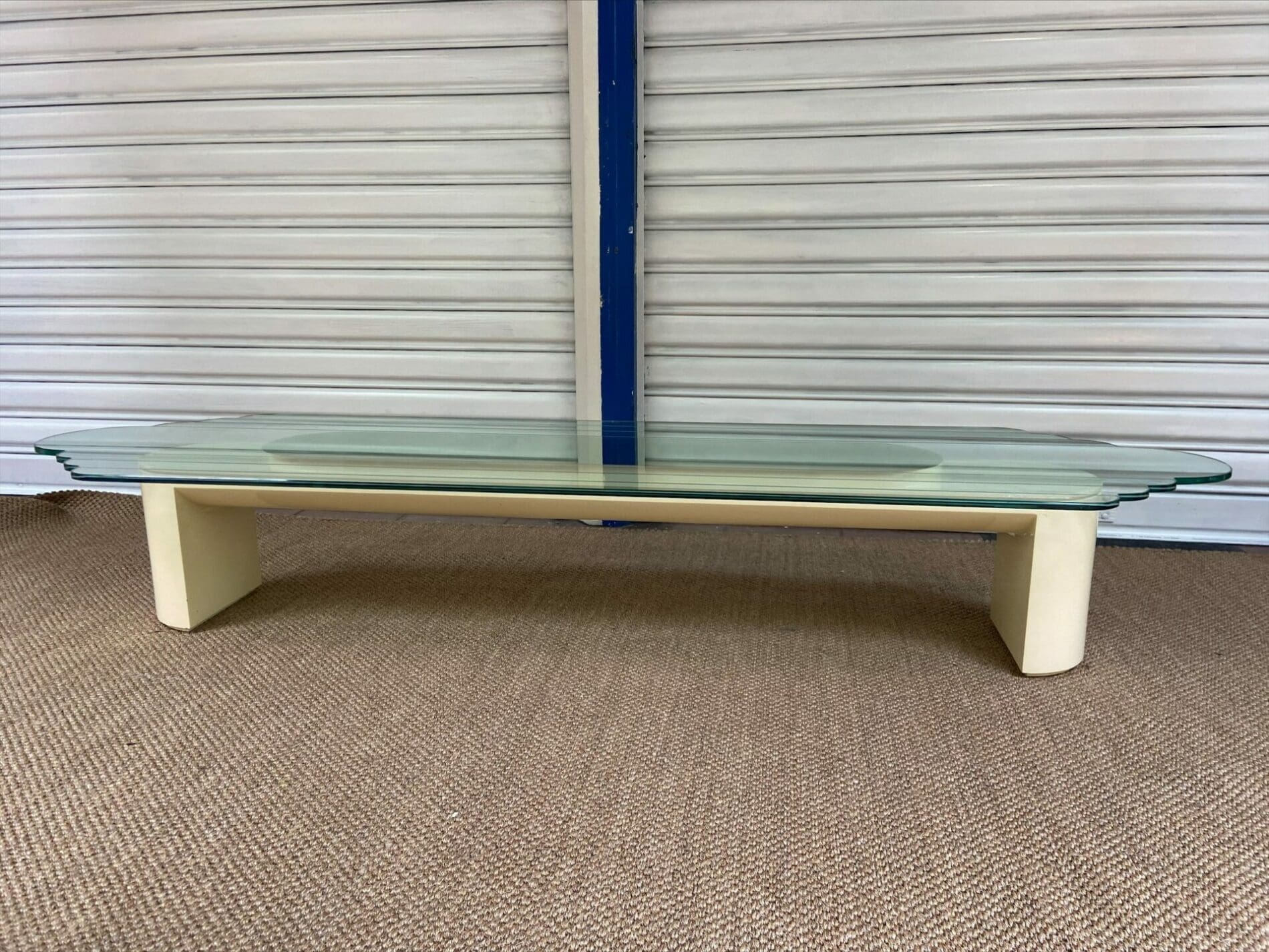 Mister Luna – Table basse verre et bois laqué (1970)