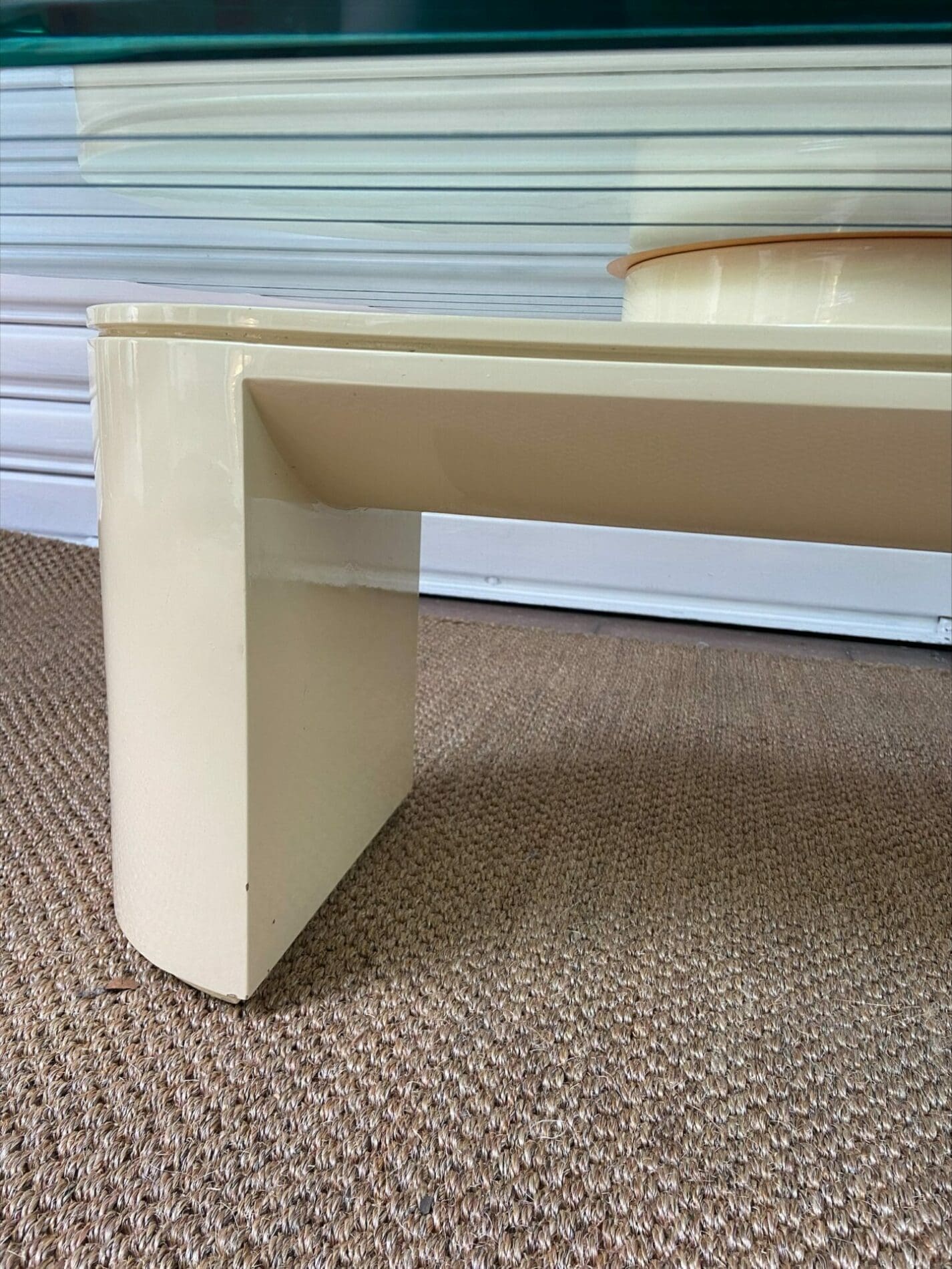 Mister Luna – Table basse verre et bois laqué (1970)