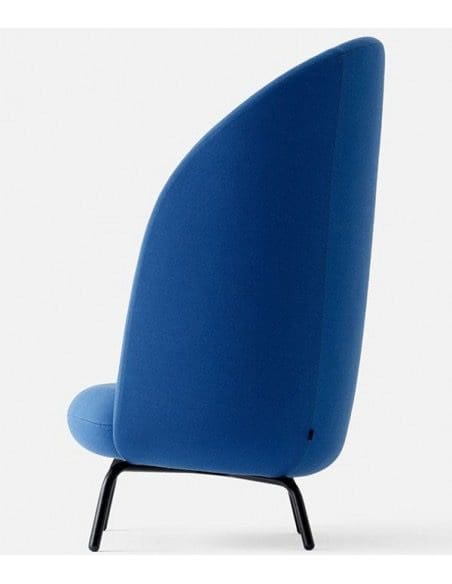 Nest Easy Chair XL par +Halle – Fauteuil design scandinave bleu en tissu Kvadrat