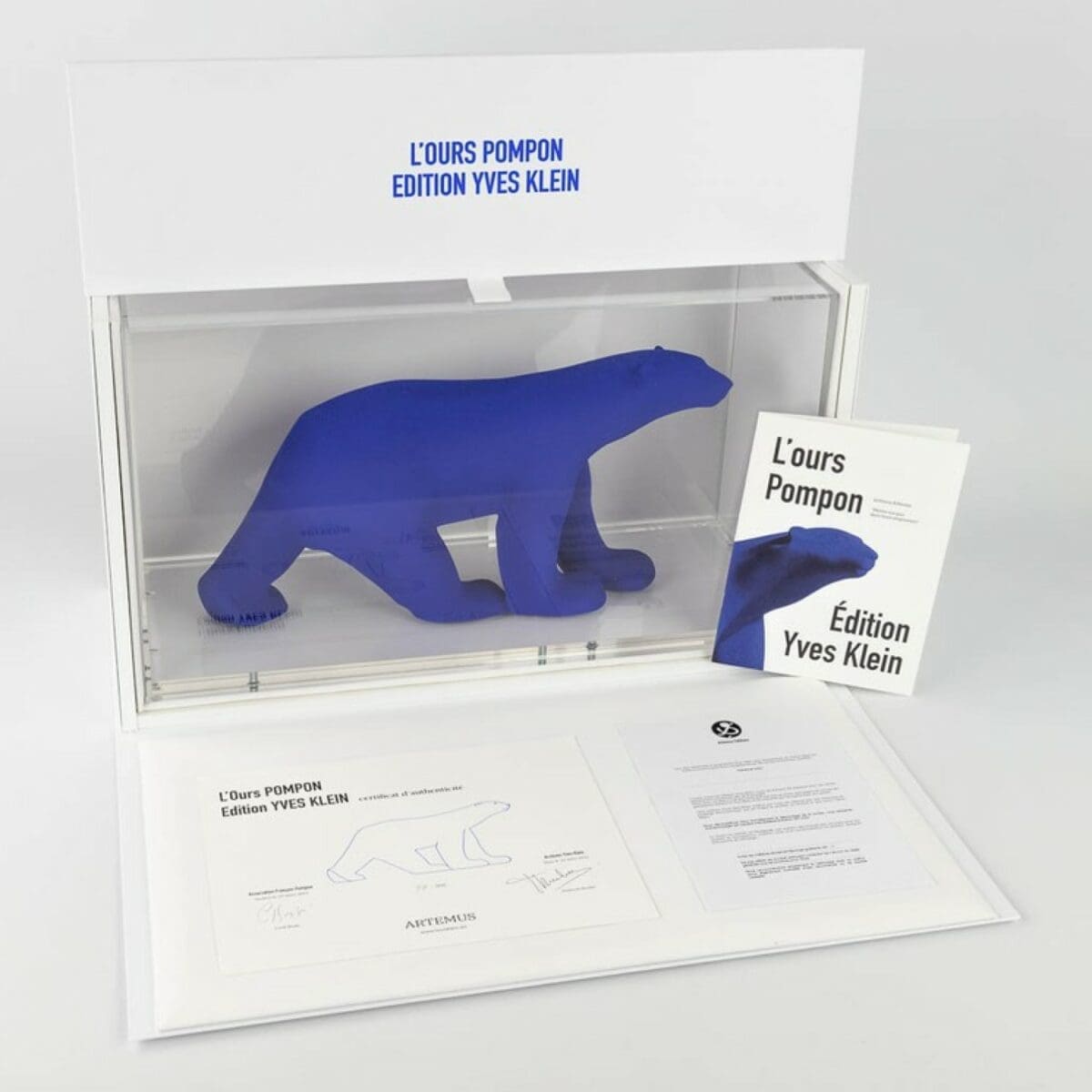 Ours Pompon Klein Édition Limitée – L’icône animalière revisité en bleu Klein