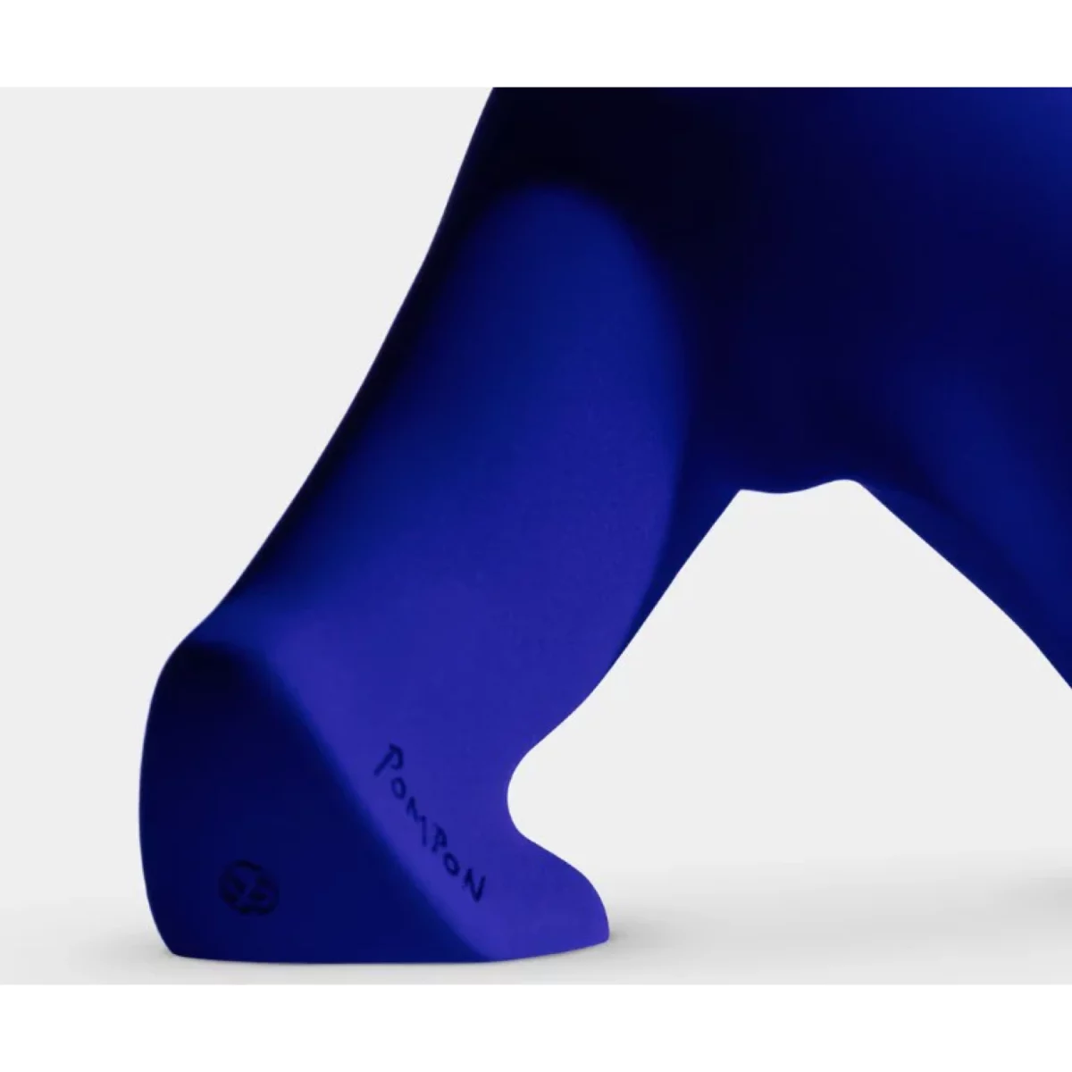 Ours Pompon Klein Édition Limitée – L’icône animalière revisité en bleu Klein