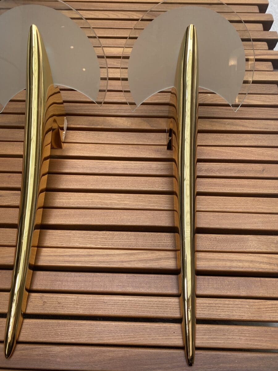 Paire d&rsquo;appliques Alien – Laiton et verre sablé