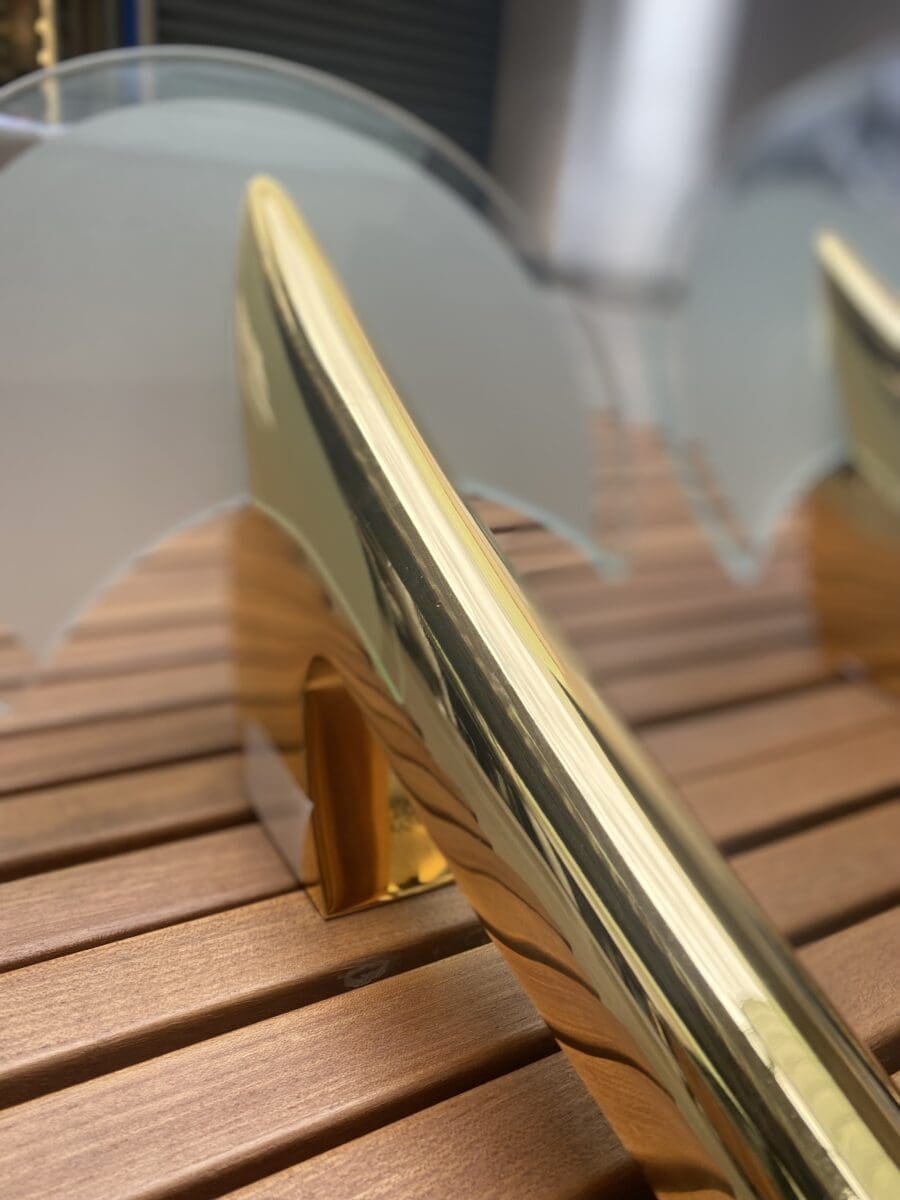 Paire d&rsquo;appliques Alien – Laiton et verre sablé