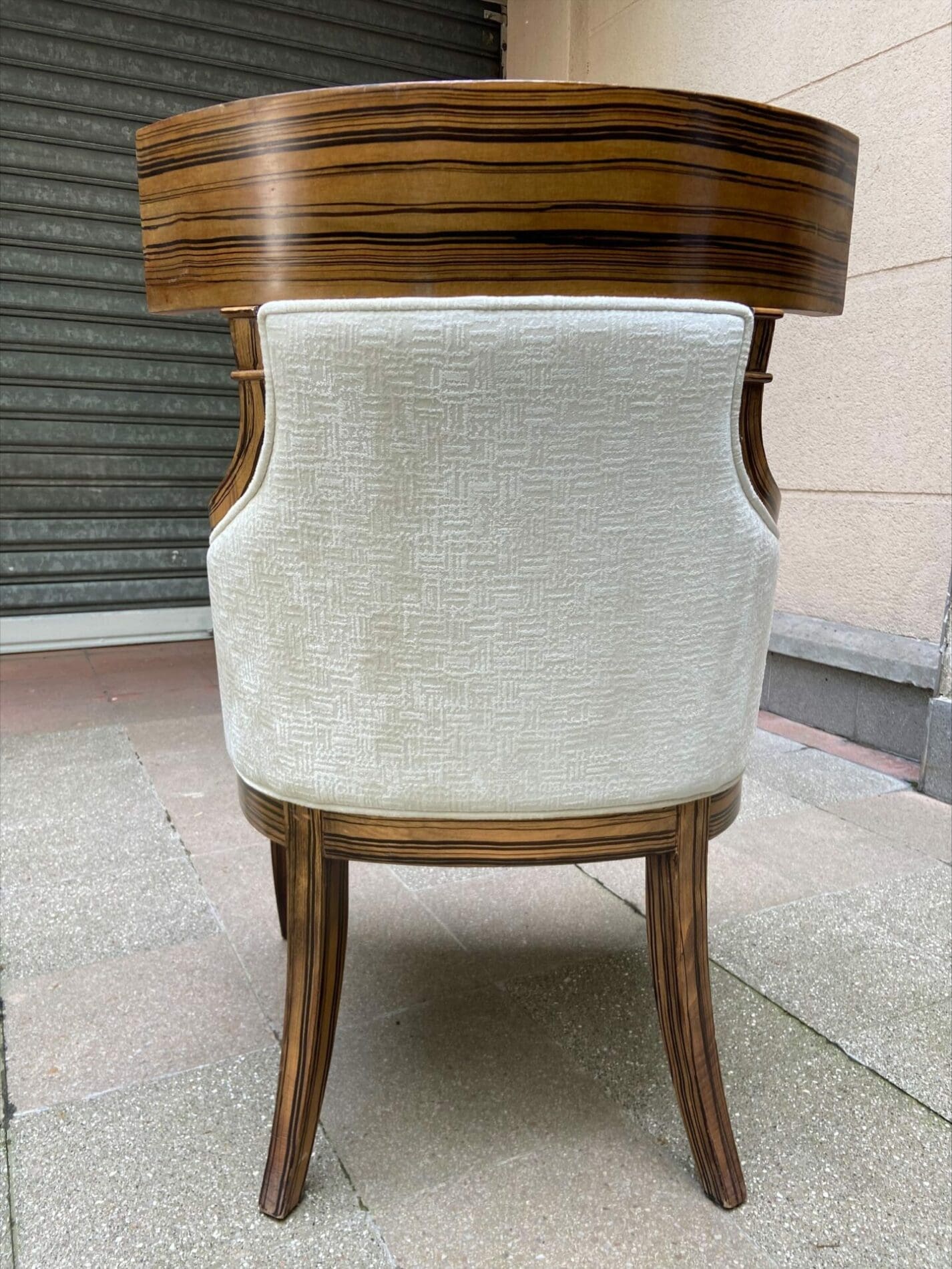Paire de fauteuils Colbert International circa 1990