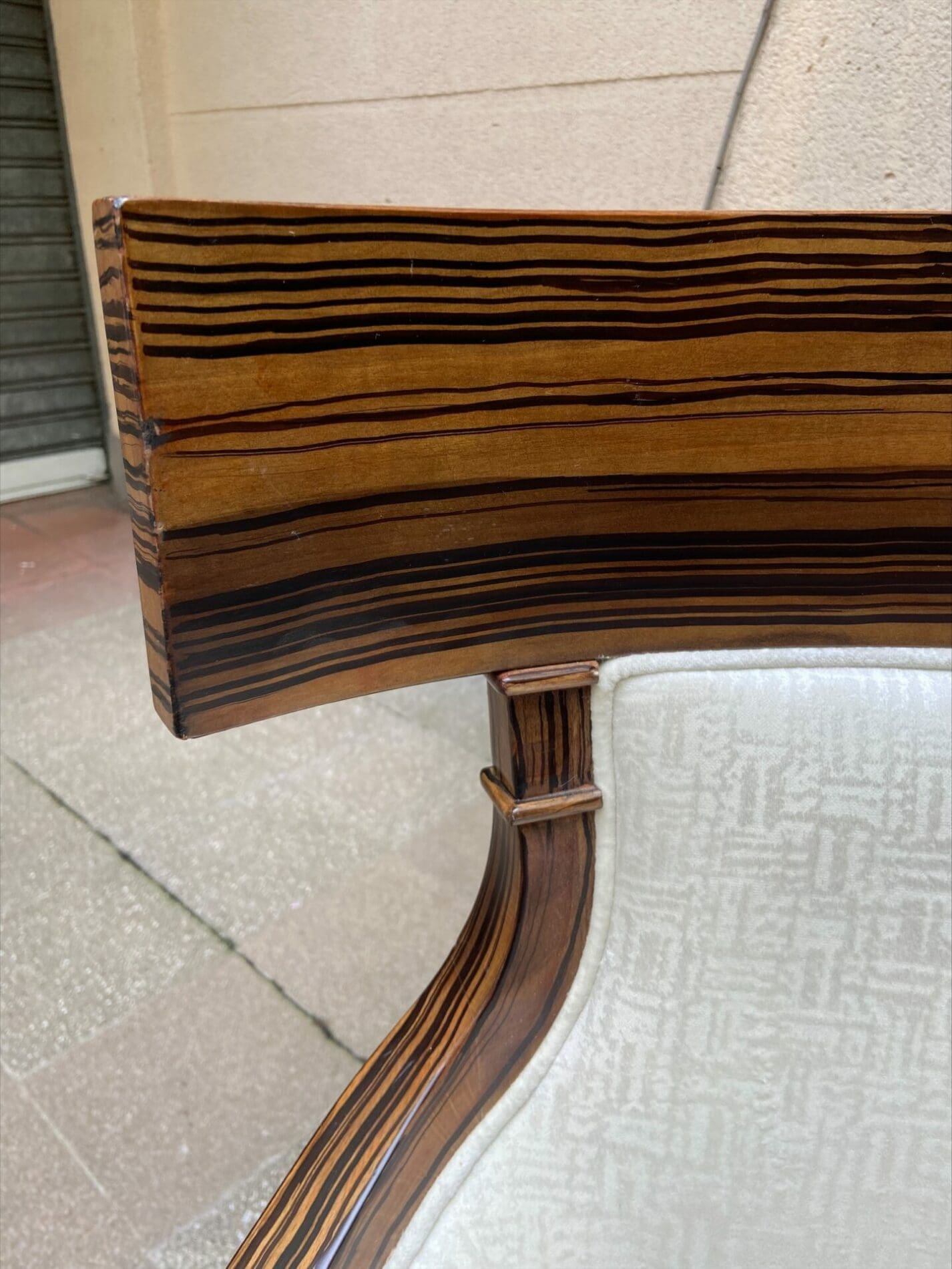 Paire de fauteuils Colbert International circa 1990