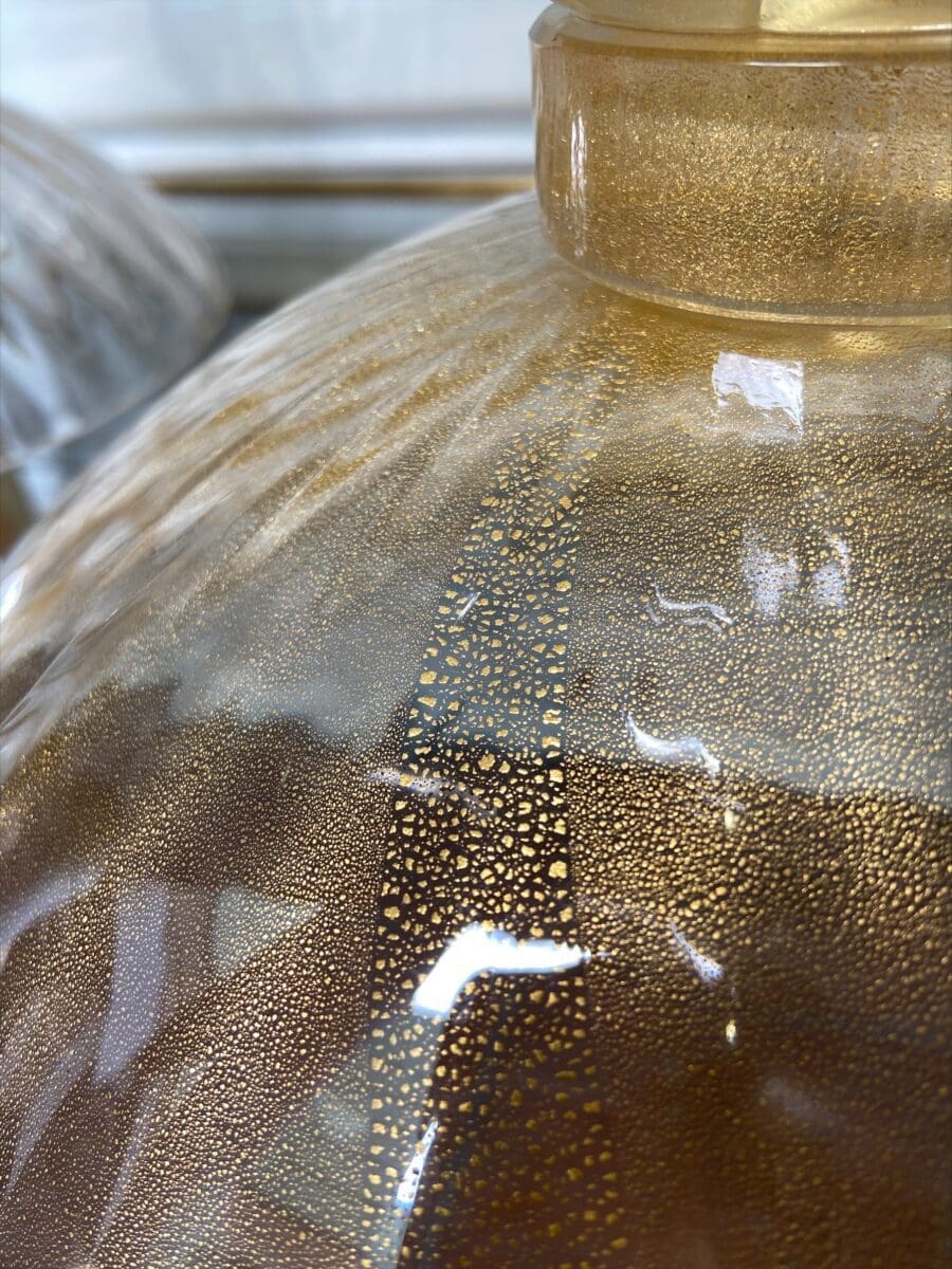 Paire de vases-coupes dorés en verre de Murano