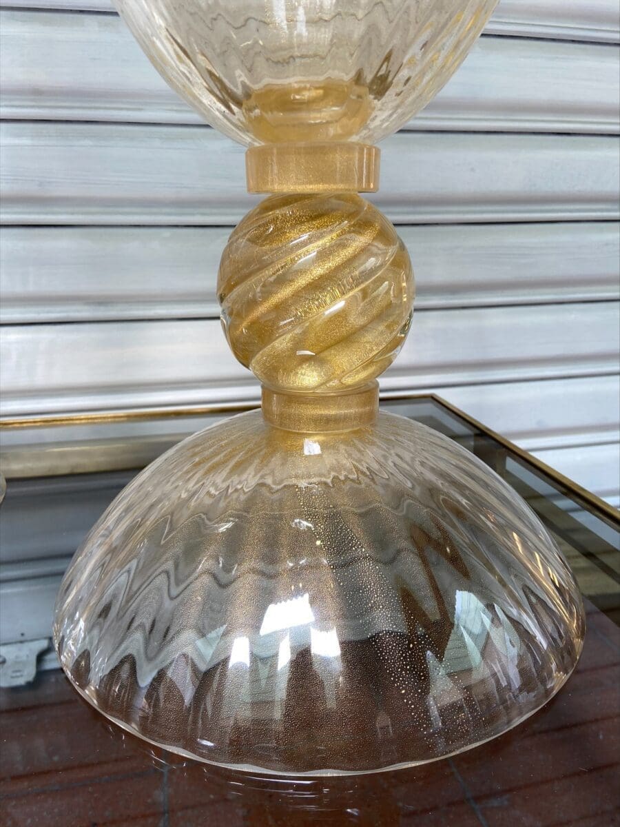 Paire de vases-coupes dorés en verre de Murano