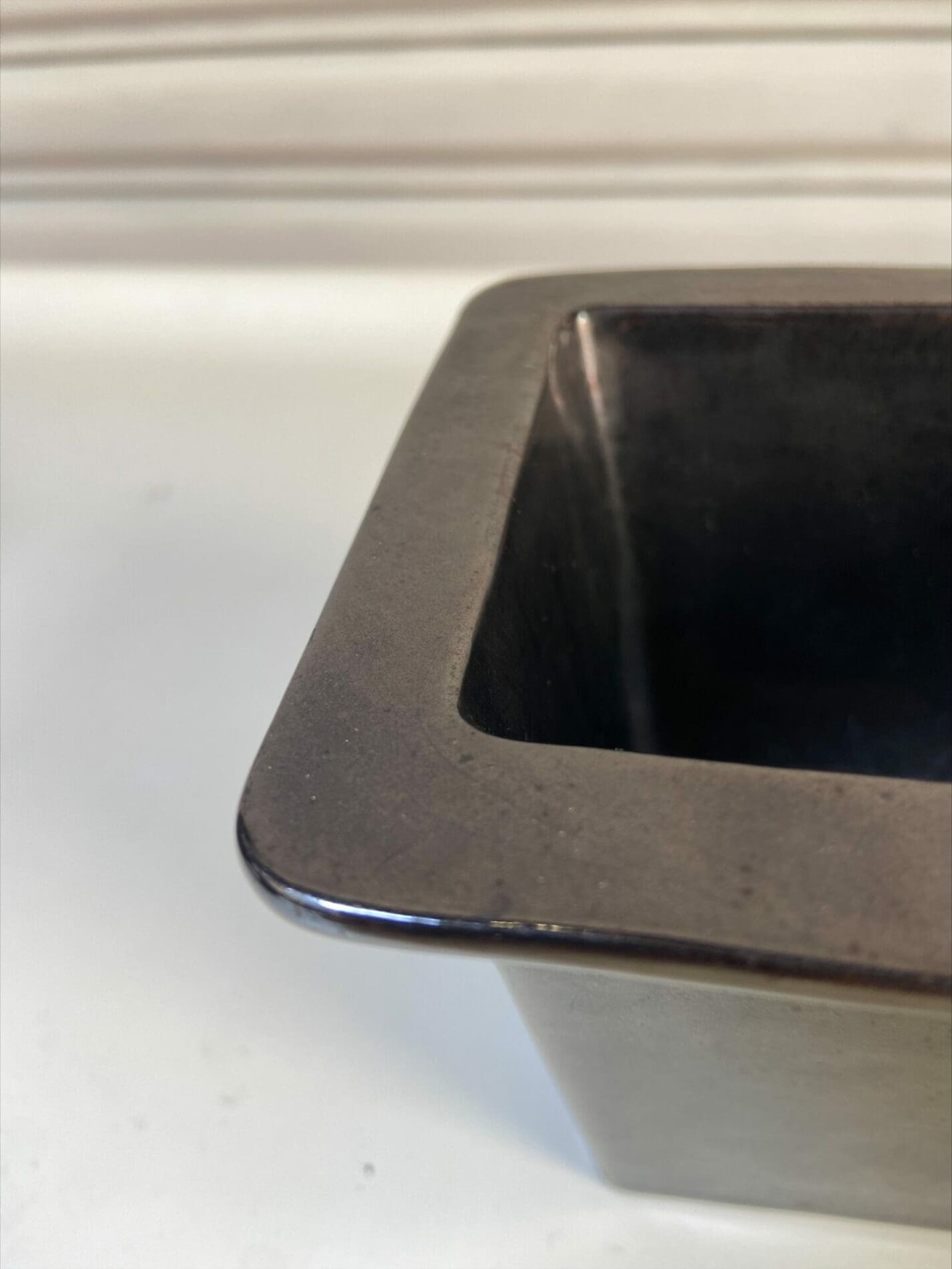 Paul Ami Bonifas – Petit pot carré en terre lustrée (1930)