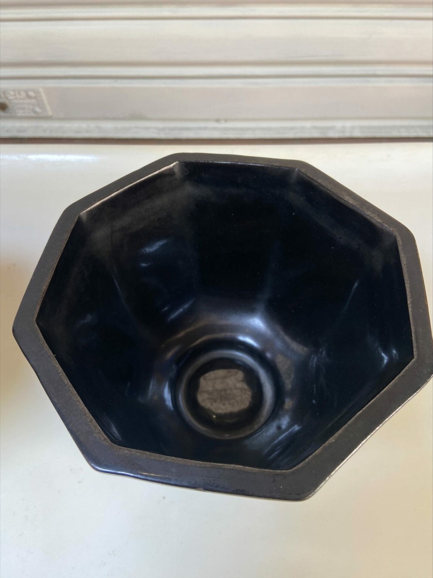 Paul Ami Bonifas – Paire de pots en terre lustrée noire
