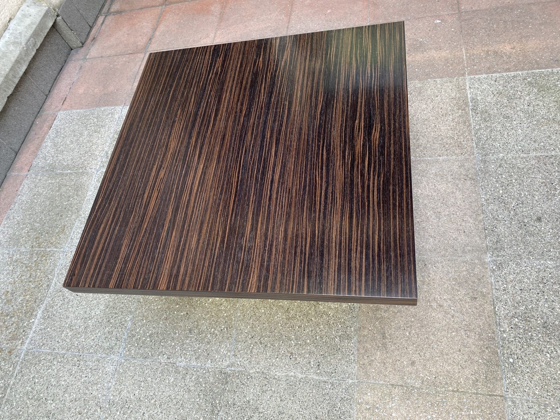 Table basse carrée Paul Michel – Zébrano & miroir teinté mercure, circa 1974
