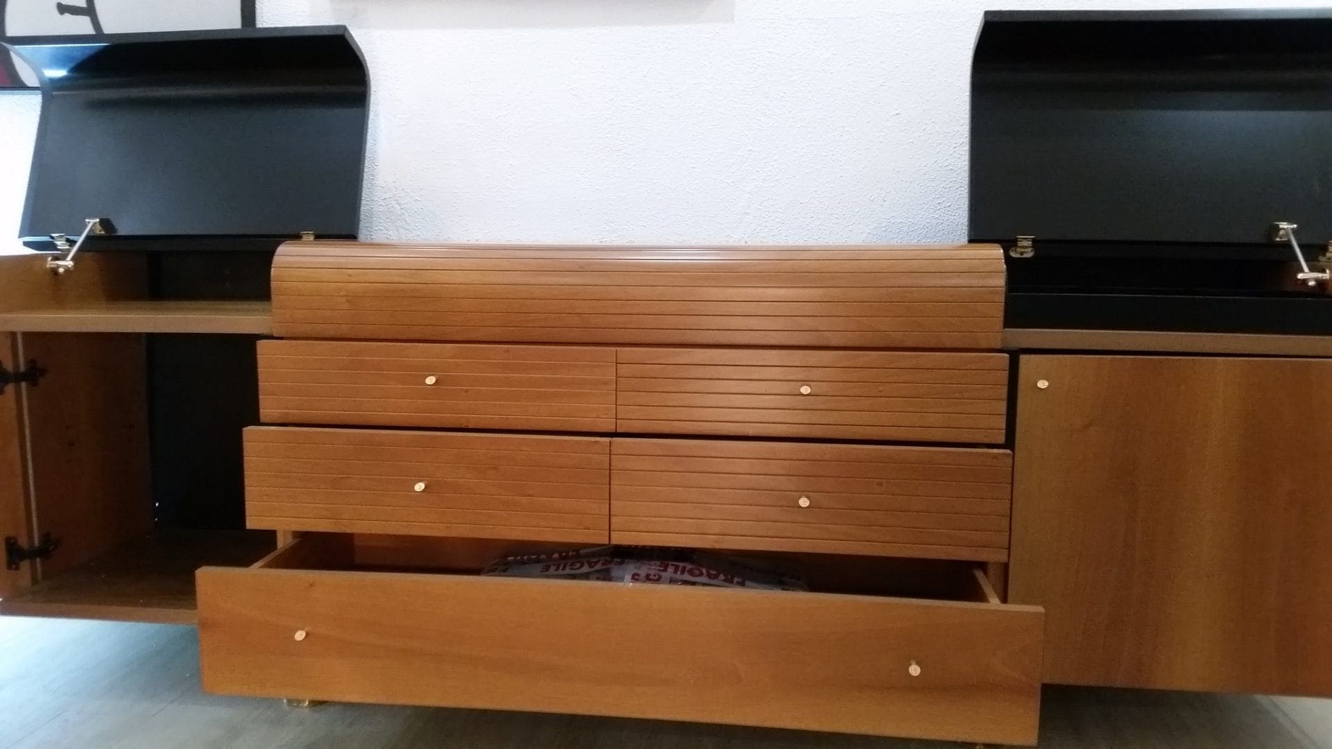 Pierre CARDIN – Buffet vintage en bois lacqué noir et teck – circa 1980