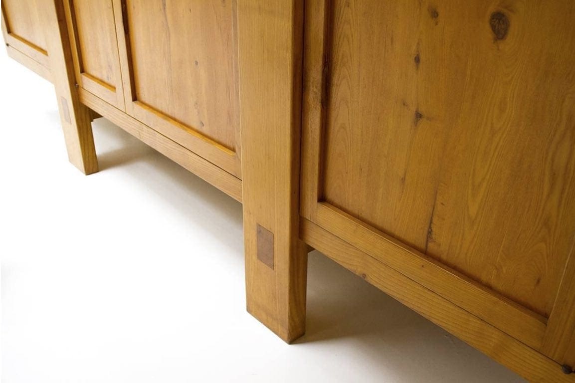 Pierre Chapo — Buffet enfilade R16 en orme massif, quatre portes