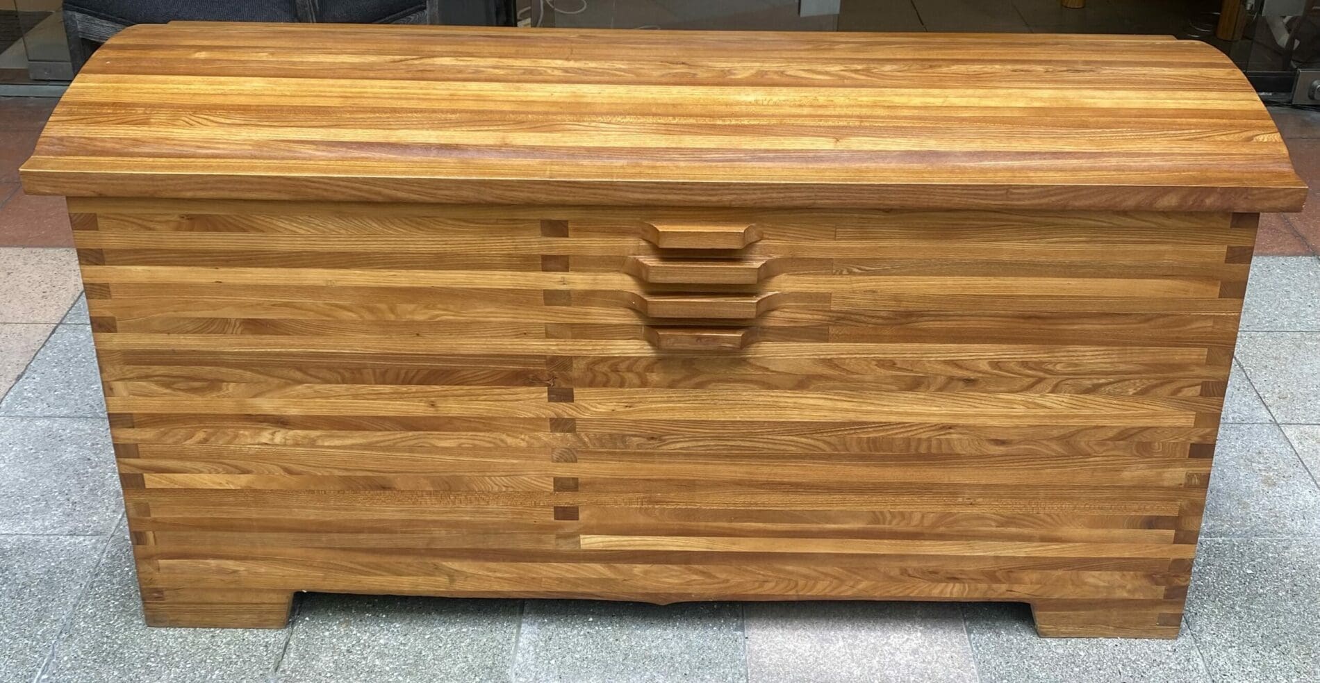 Coffre R25 en Orme par Pierre Chapo – Circa 1970