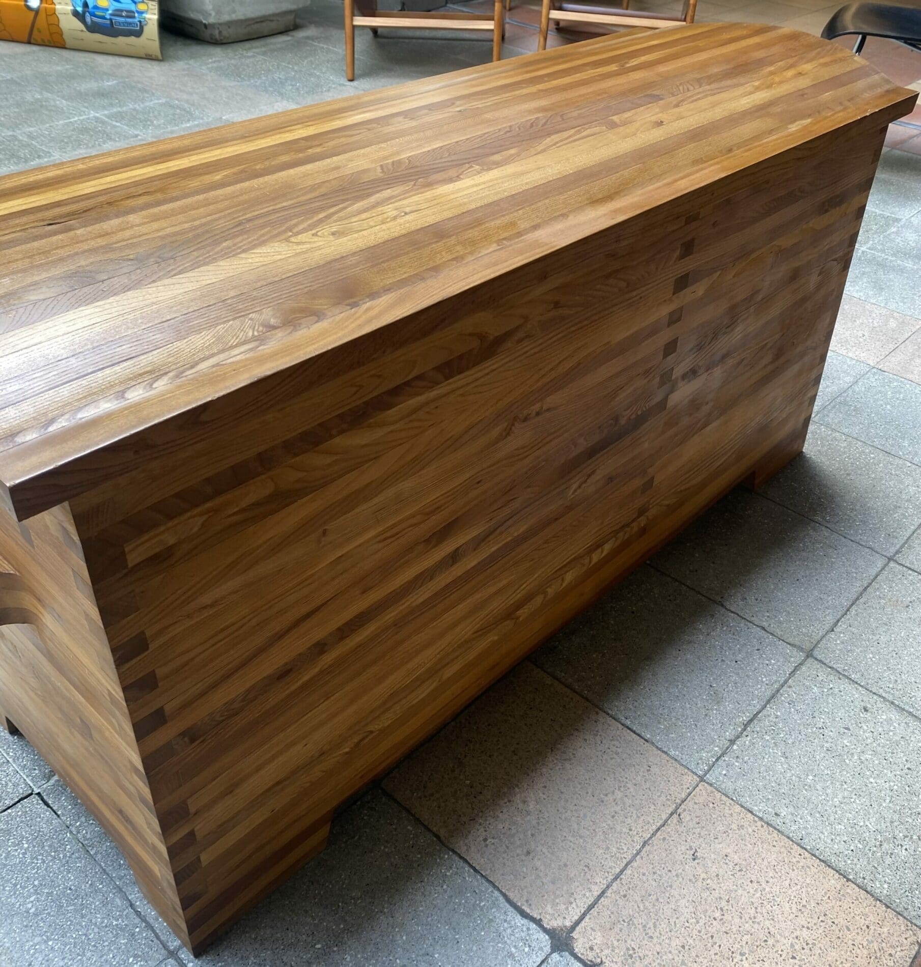 Coffre R25 en Orme par Pierre Chapo – Circa 1970