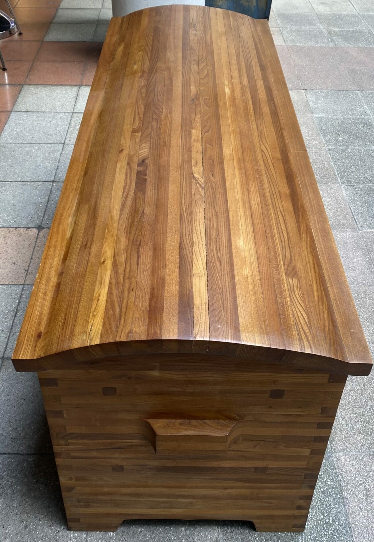 Coffre R25 en Orme par Pierre Chapo – Circa 1970