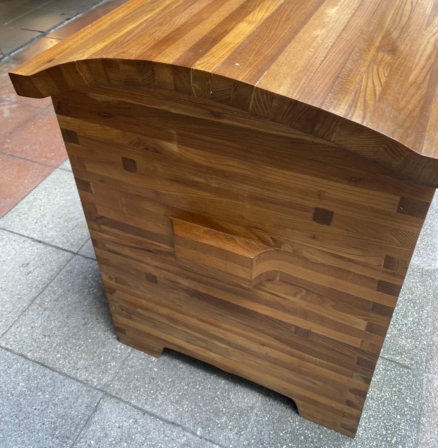 Coffre R25 en Orme par Pierre Chapo – Circa 1970