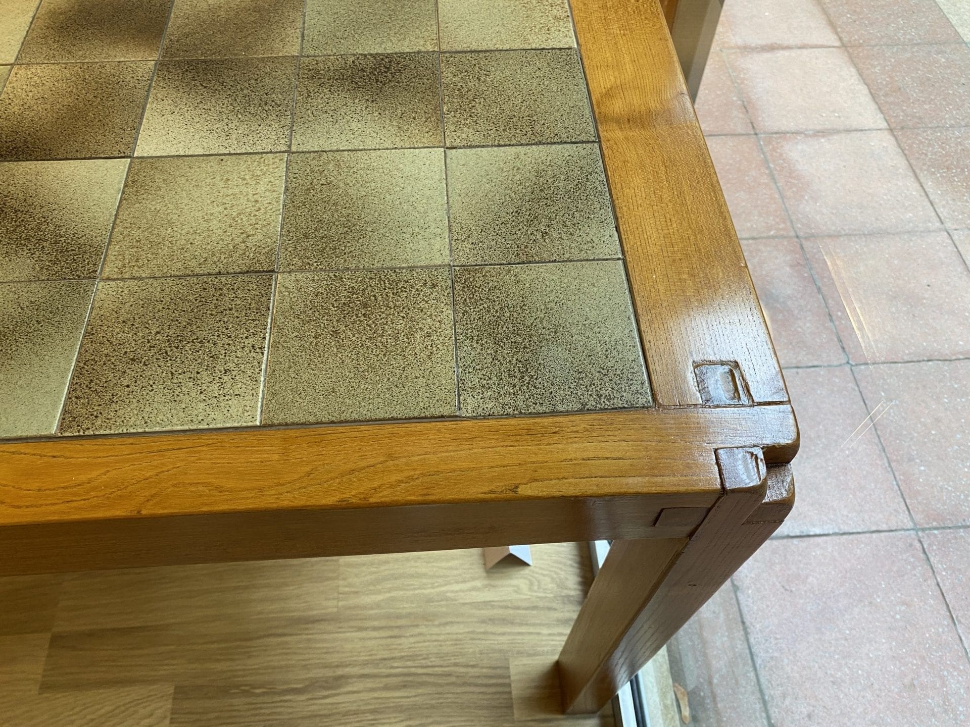 Table T18 par Pierre Chapo – Design Authentique en Orme et Céramique, 1972