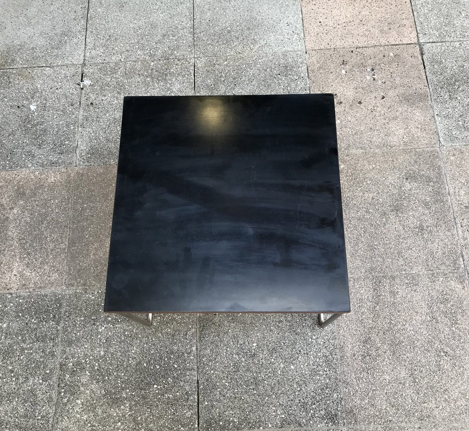 Pierre GUARICHE – Table basse noir Modèle  » Volante « , 1955