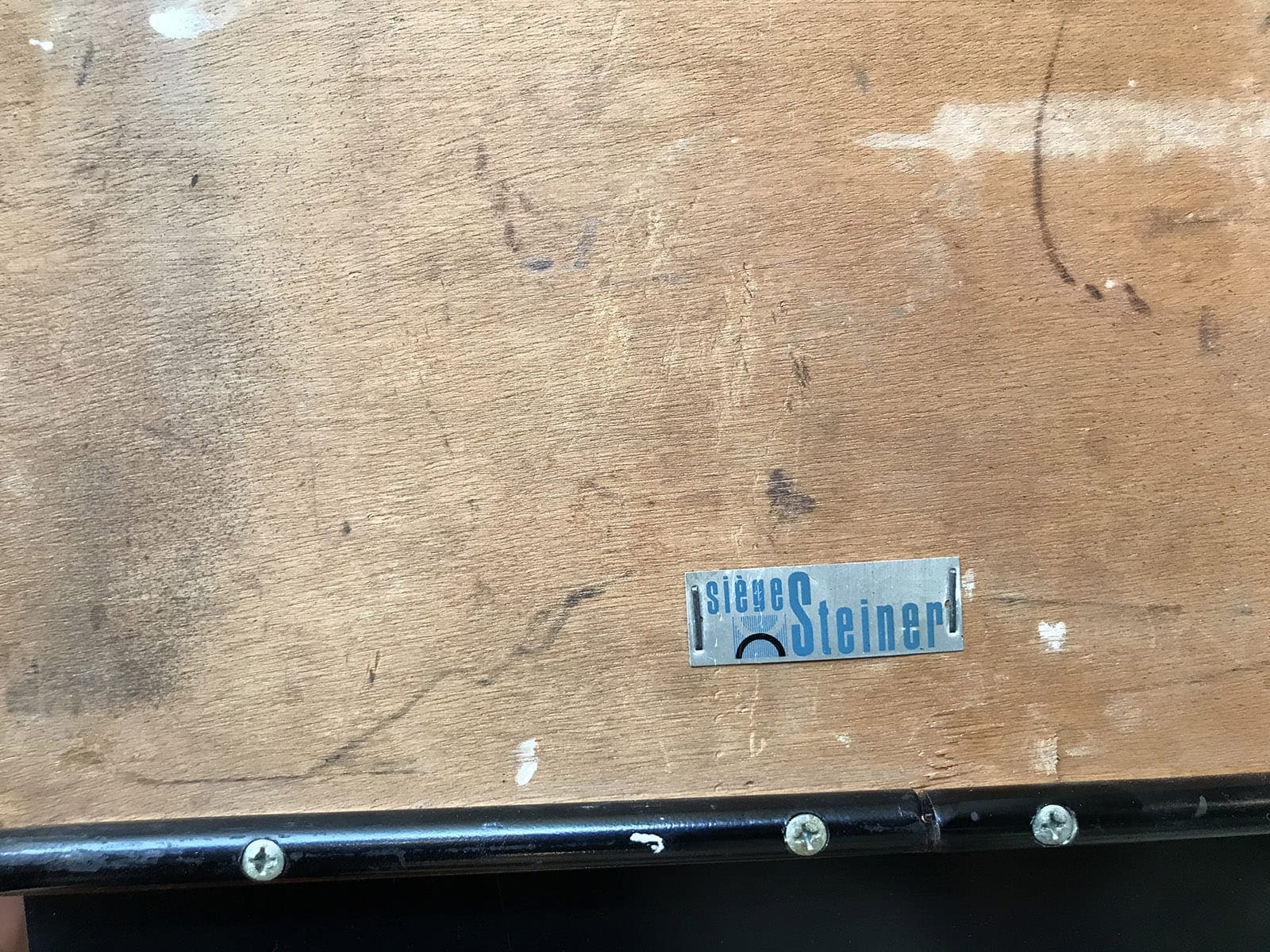 Pierre GUARICHE – Table basse noir Modèle  » Volante « , 1955