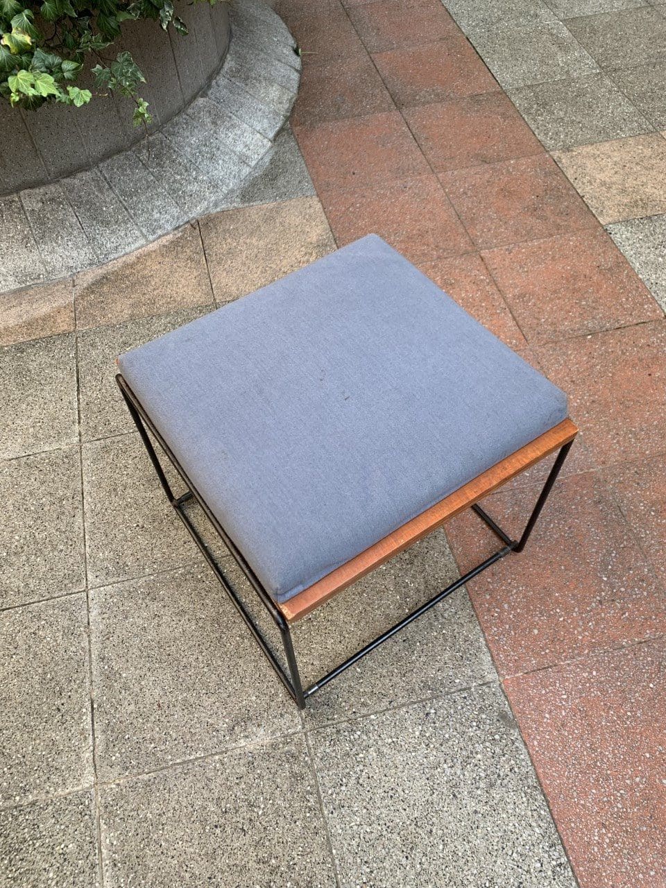 Pierre Guariche – Table d’appoint réversible noire