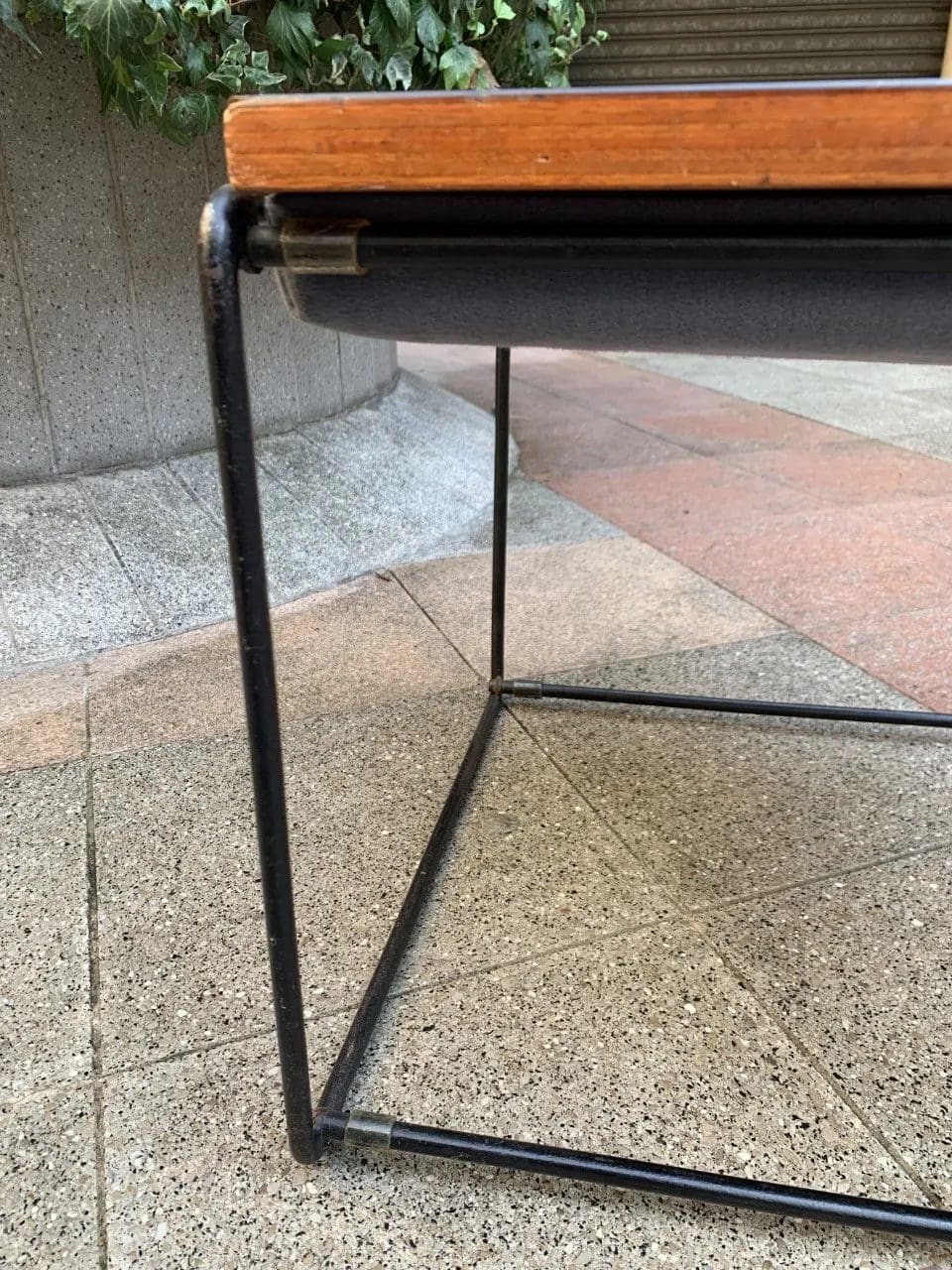 Pierre Guariche – Table d’appoint réversible noire