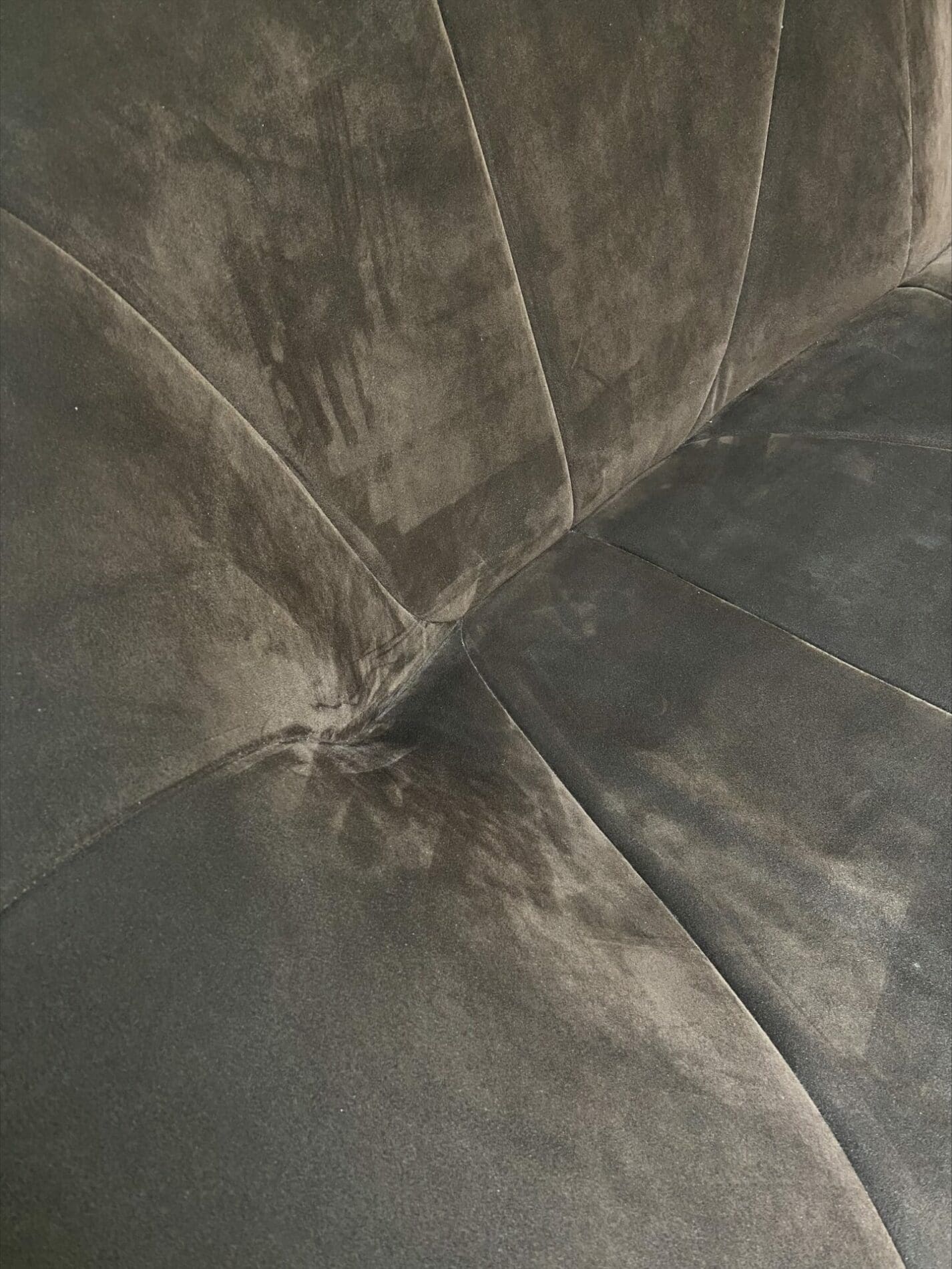 Canapé 2 places Pumpkin par Pierre Paulin en alcantara marron, édition Ligne Roset (circa 2015)