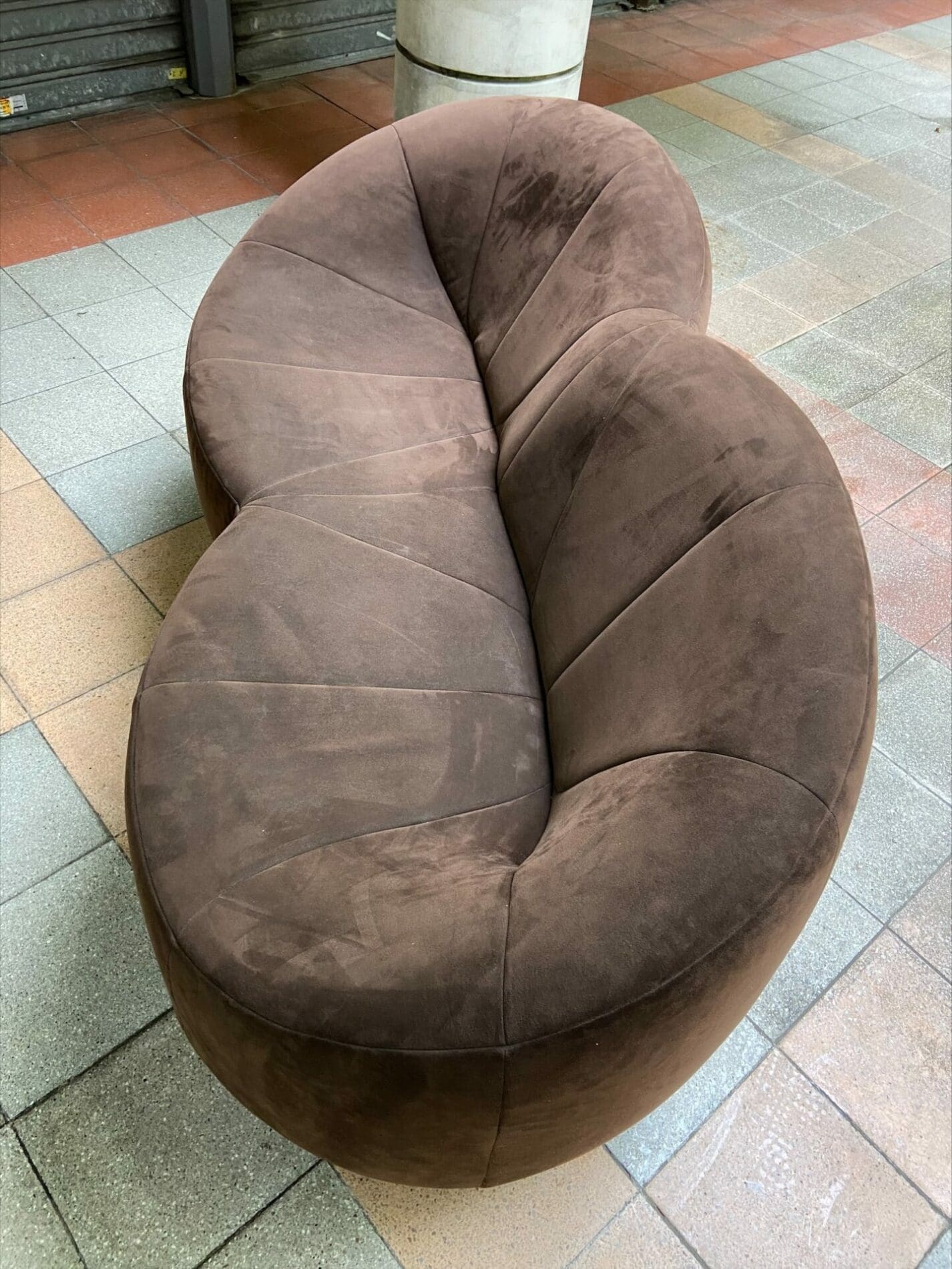 Canapé 2 places Pumpkin par Pierre Paulin en alcantara marron, édition Ligne Roset (circa 2015)