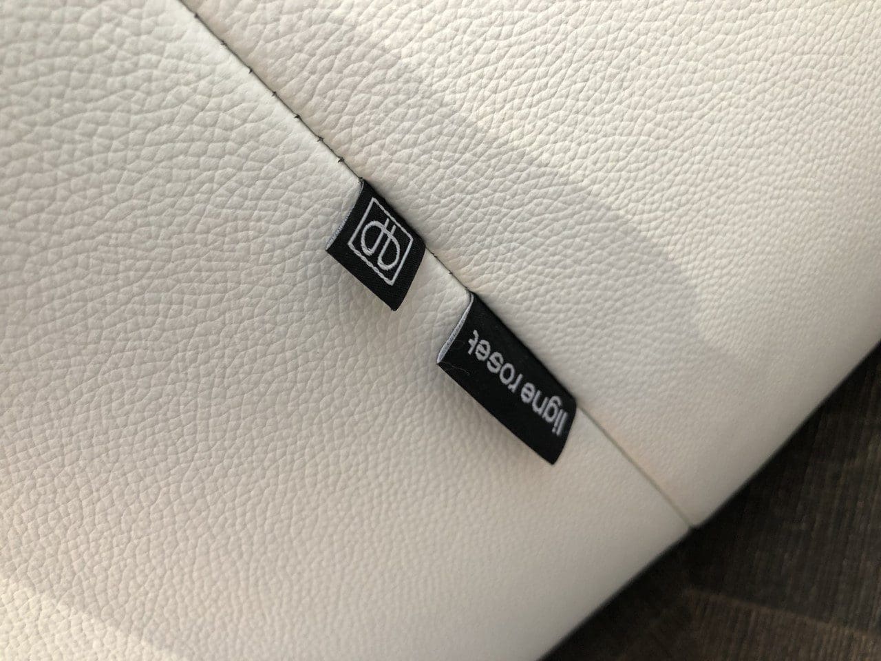 Canapé Pumpkin 2 places en cuir blanc par Pierre Paulin, édition Ligne Roset (2019)