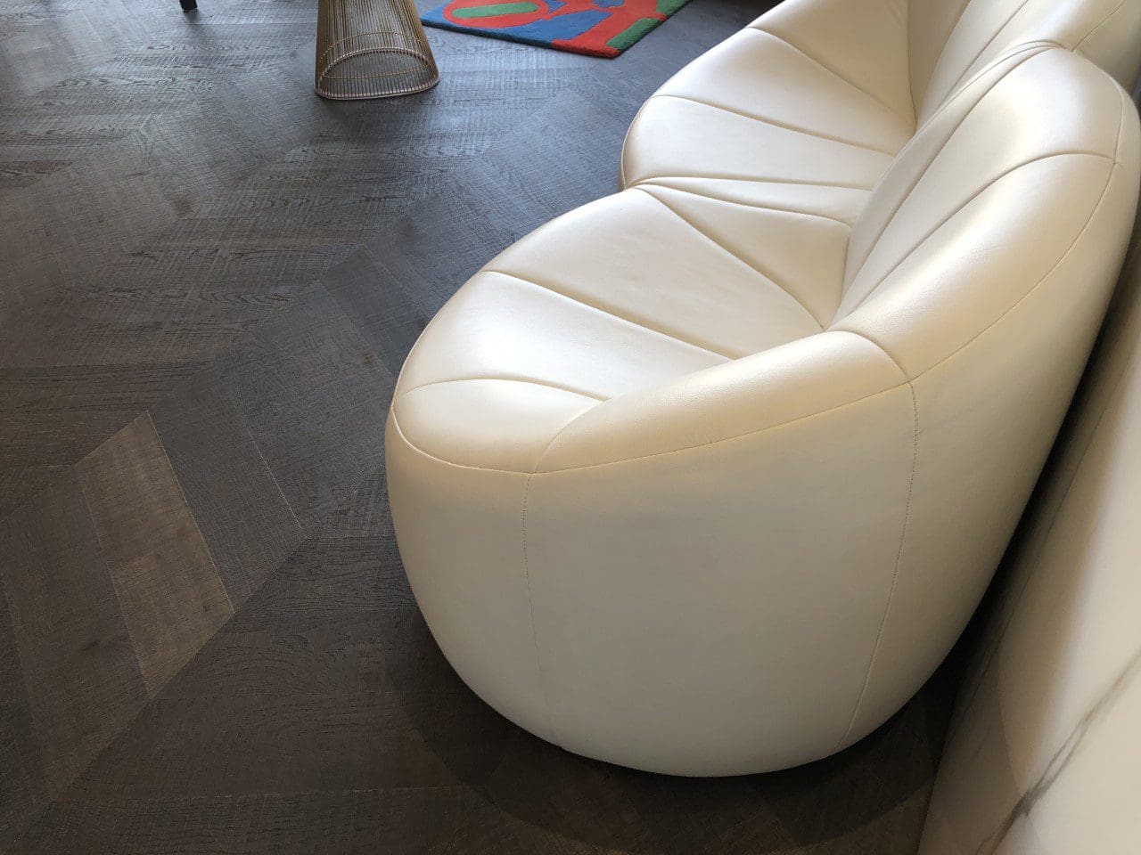 Canapé Pumpkin 2 places en cuir blanc par Pierre Paulin, édition Ligne Roset (2019)