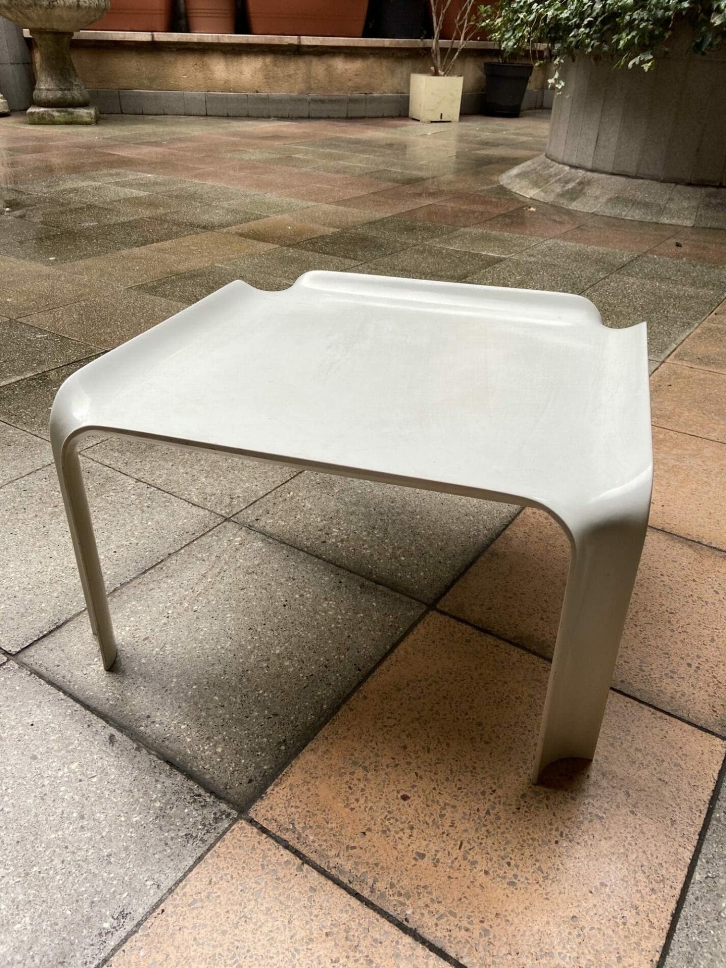 Pierre Paulin – Table basse modèle 877