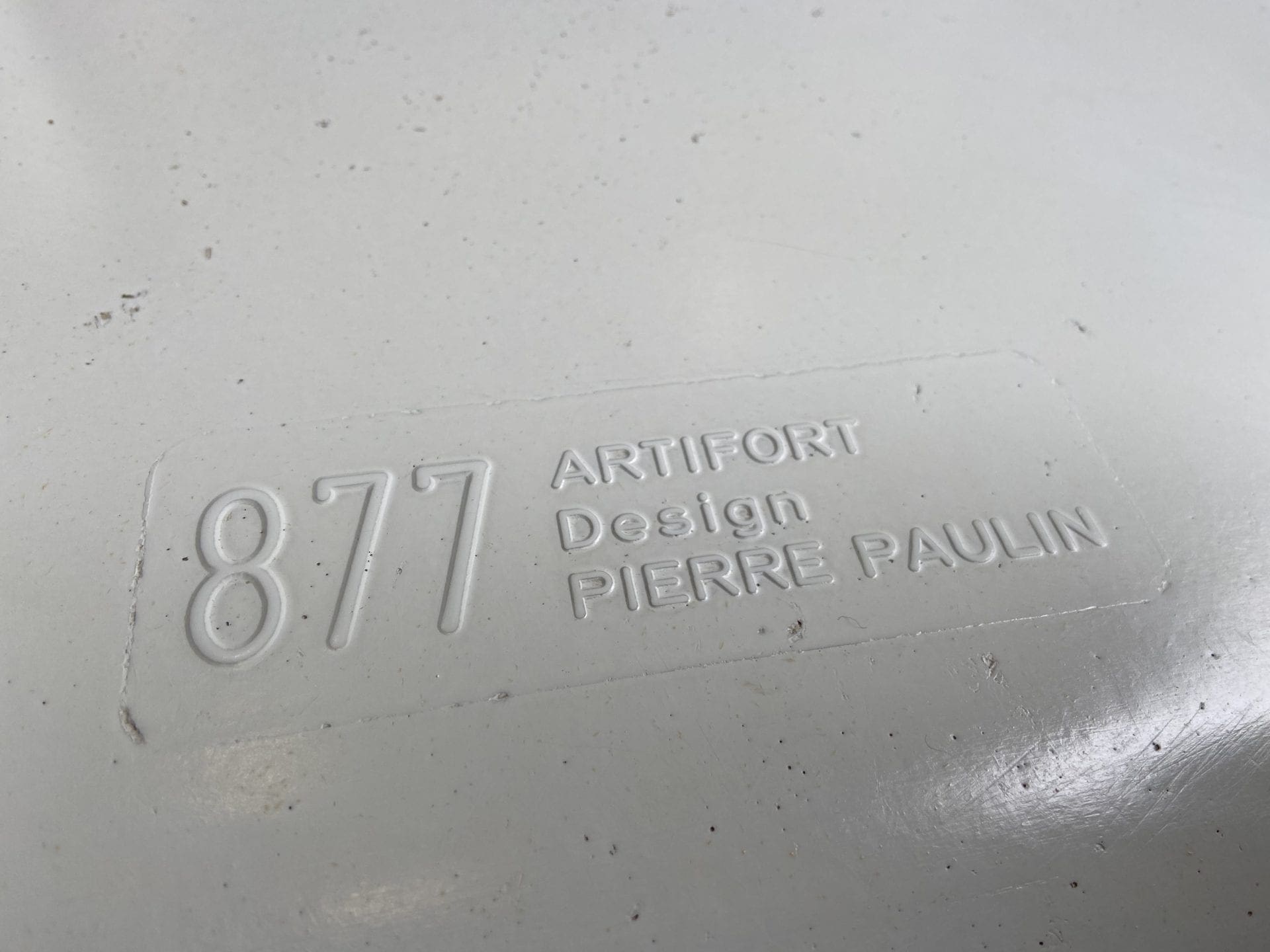 Pierre Paulin – Table basse modèle 877