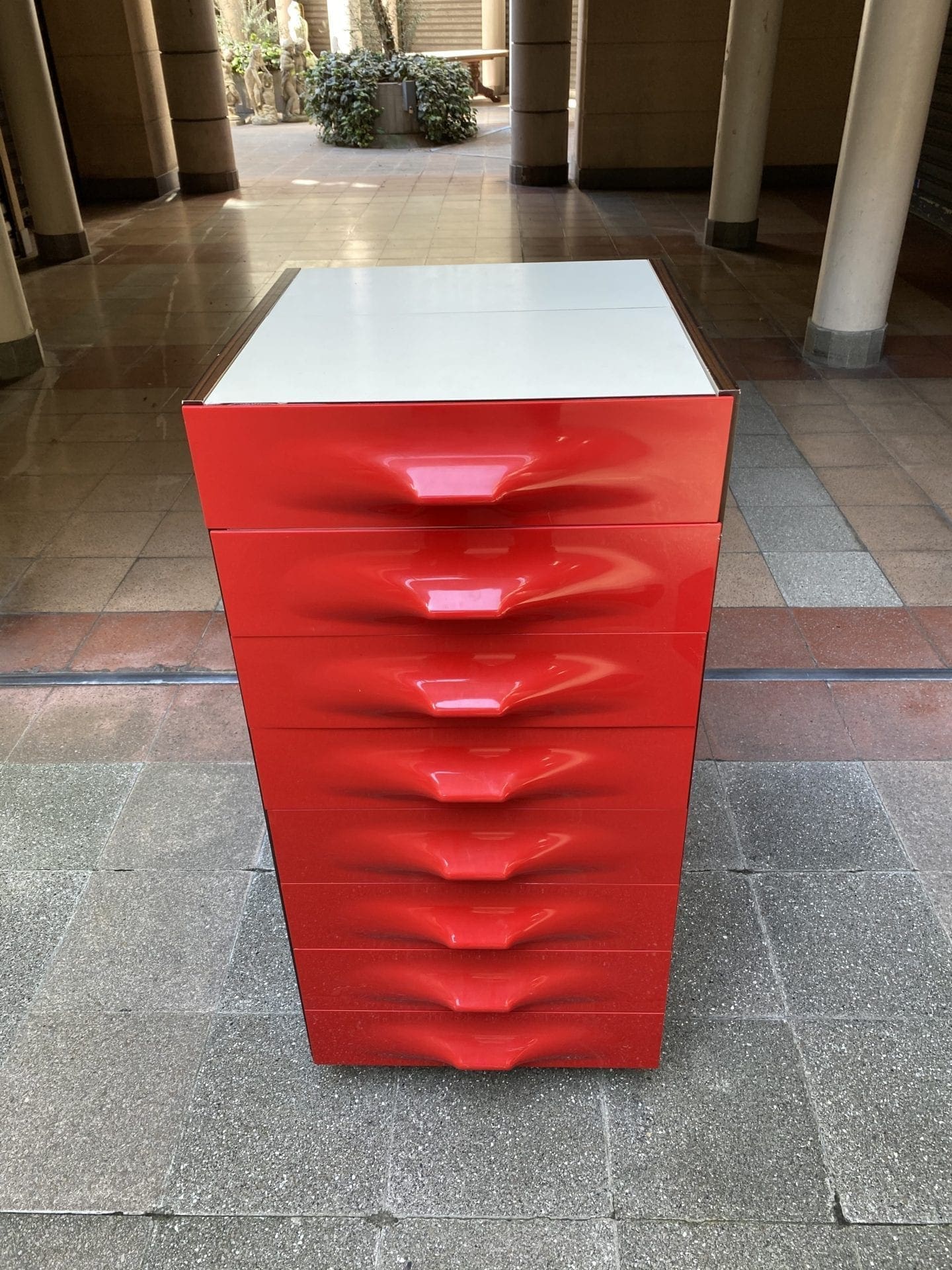 Raymond Loewy – Unité mobile de rangement