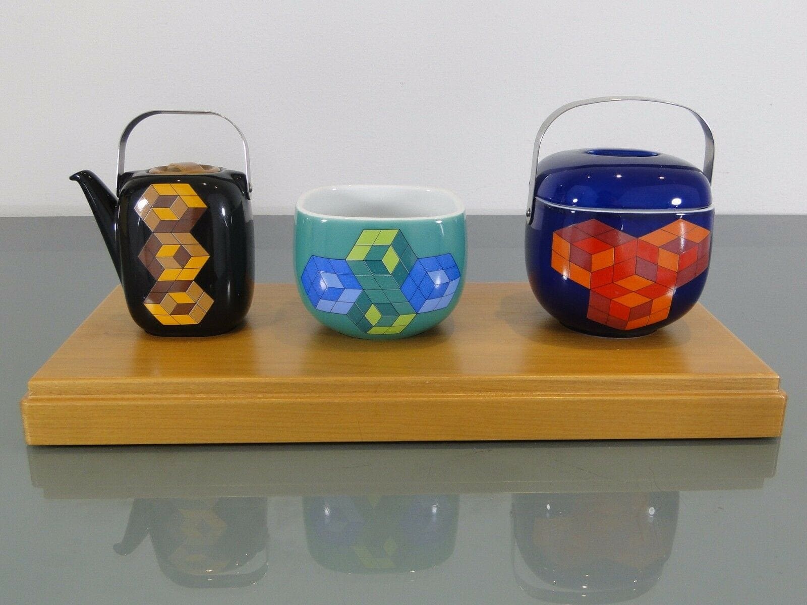 Victor VASARELY et Timo SARPANEVA (d’après) – par Rosenthal, Selb – Set de vaisselle miniature, 1976