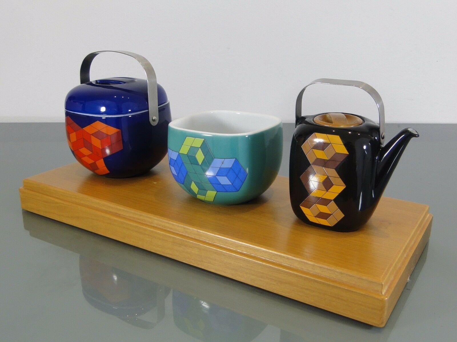 Victor VASARELY et Timo SARPANEVA (d’après) – par Rosenthal, Selb – Set de vaisselle miniature, 1976